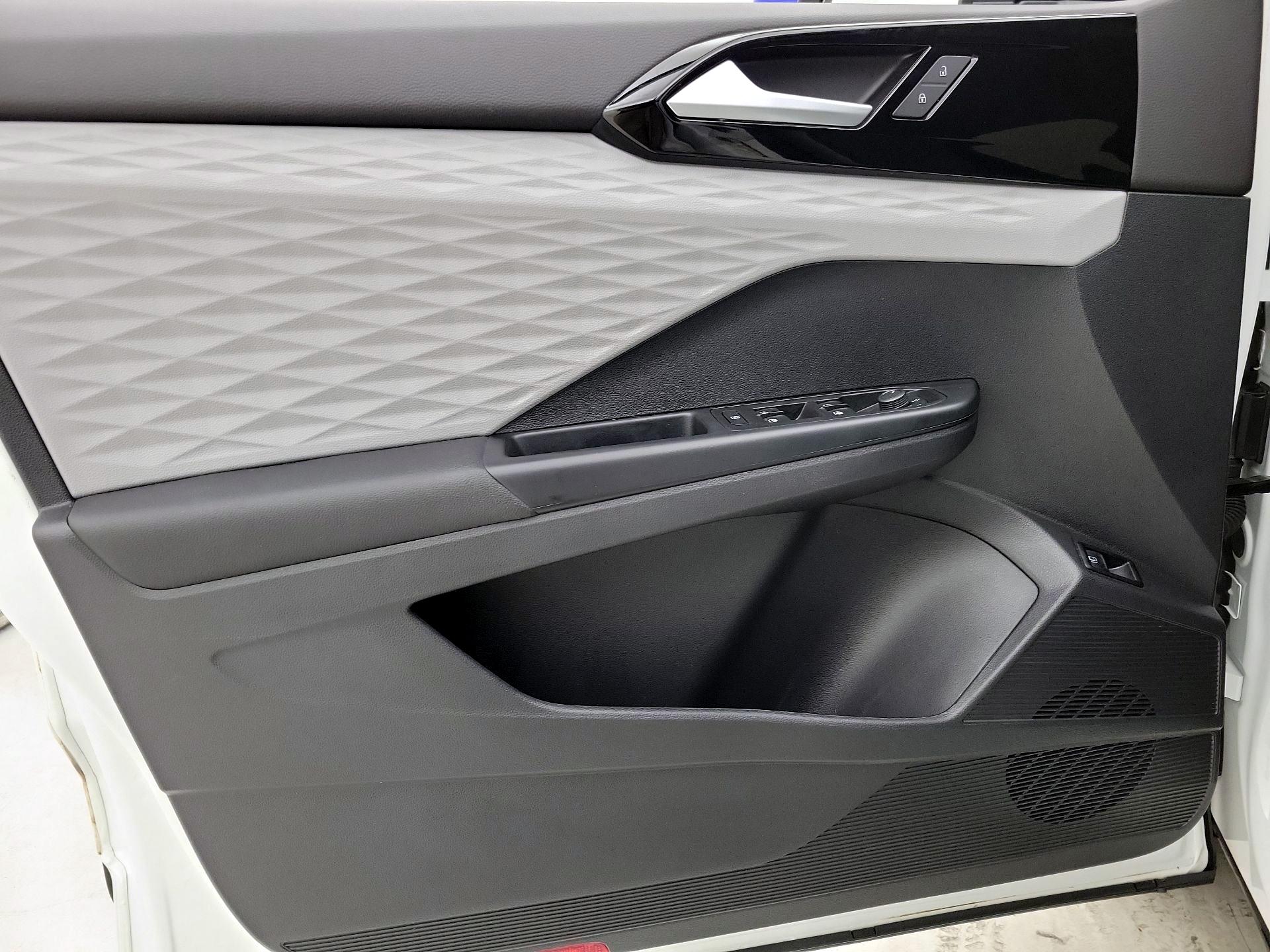 Thumbnail: 2023 Volkswagen Taos - 12