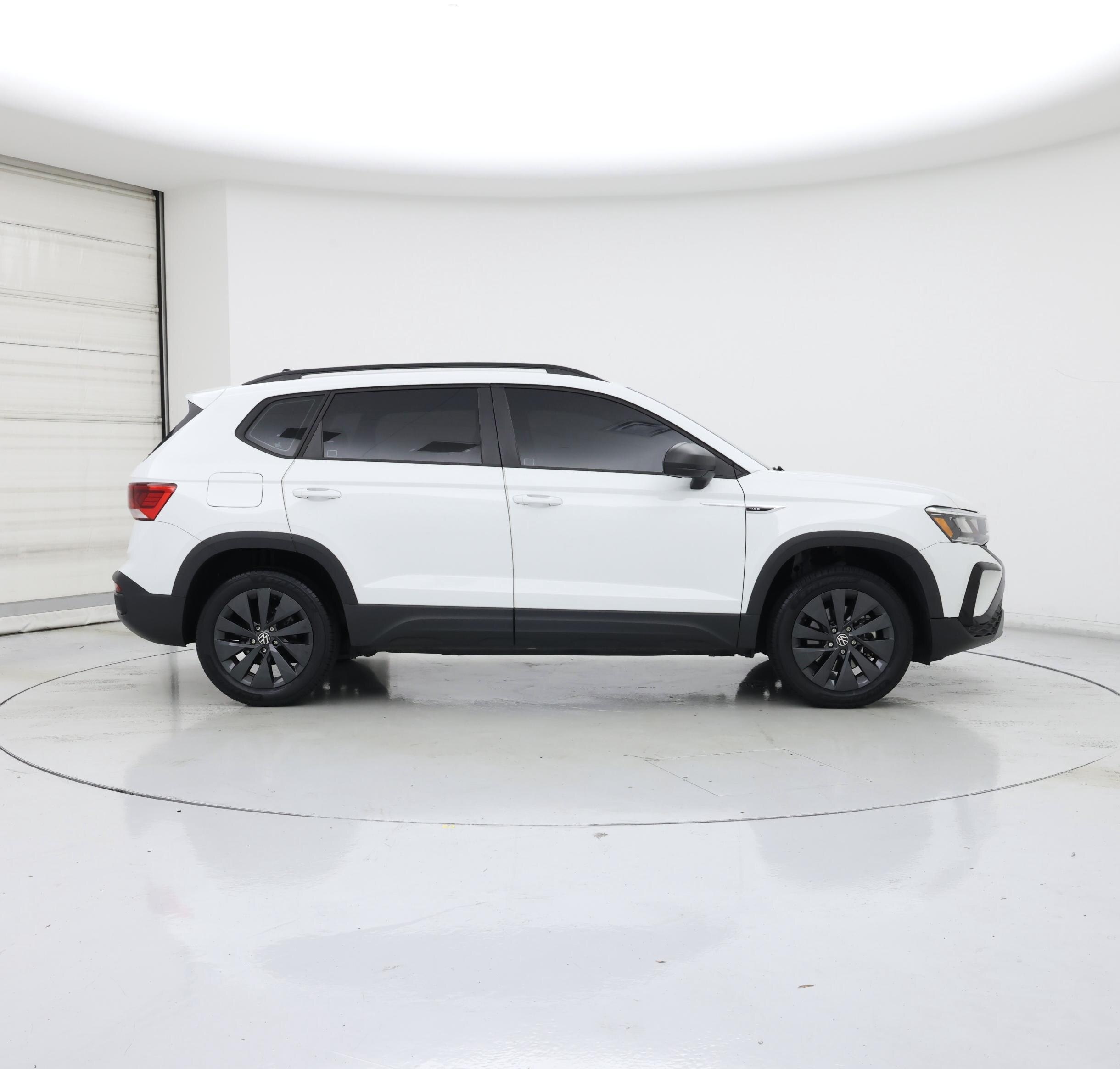Thumbnail: 2023 Volkswagen Taos - 7