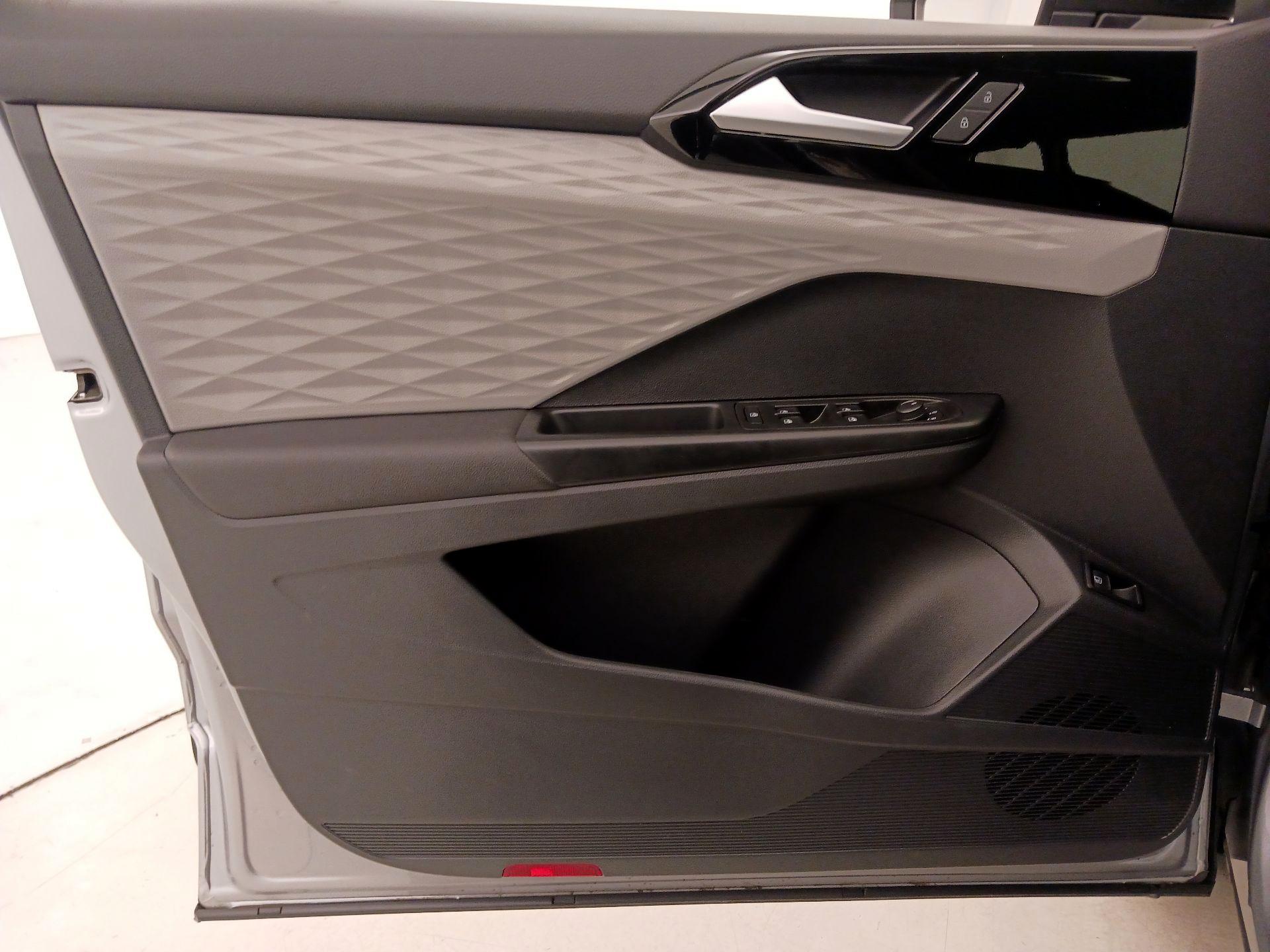 Thumbnail: 2023 Volkswagen Taos - 12