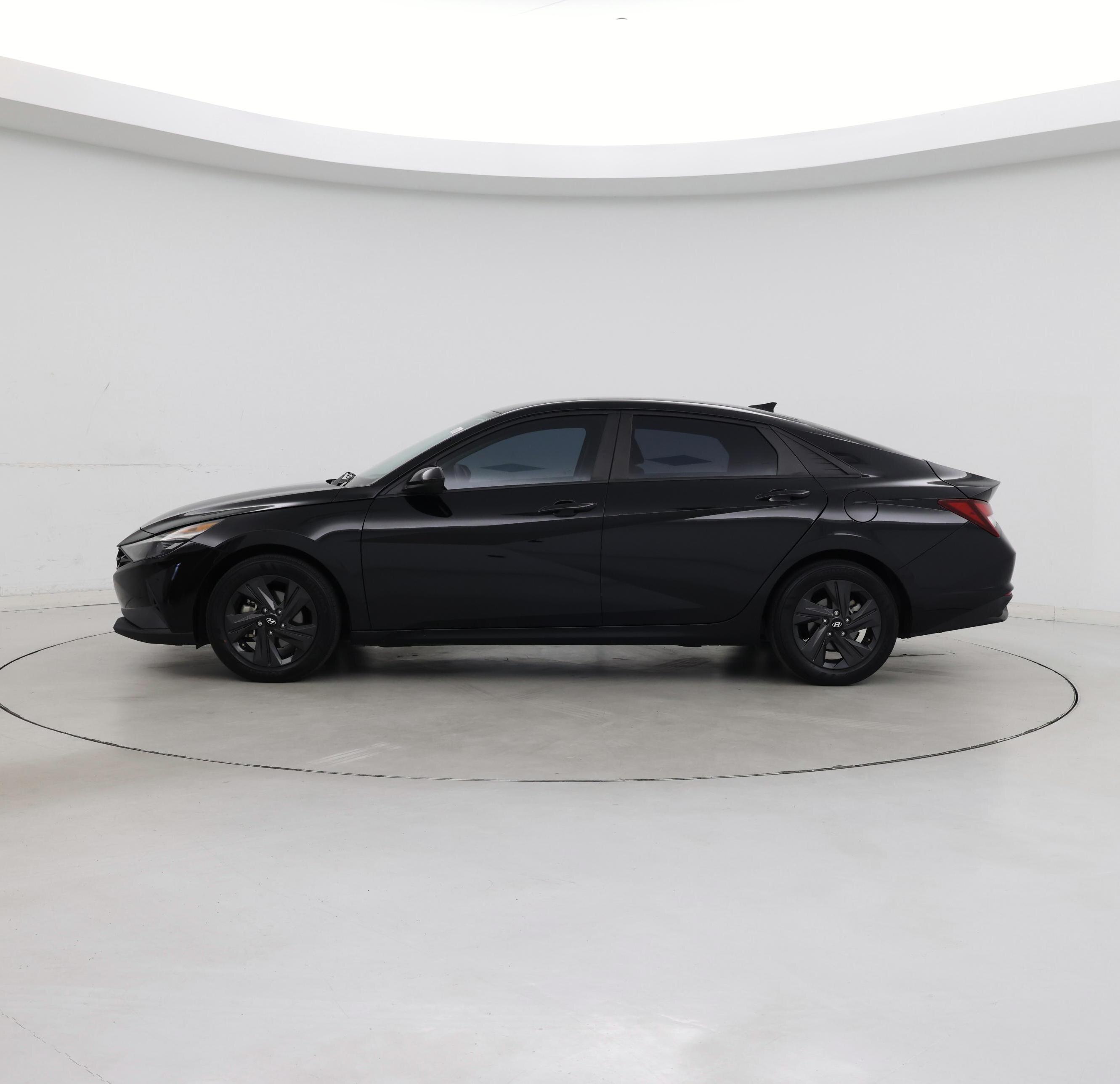 Thumbnail: 2022 Hyundai Elantra - 3
