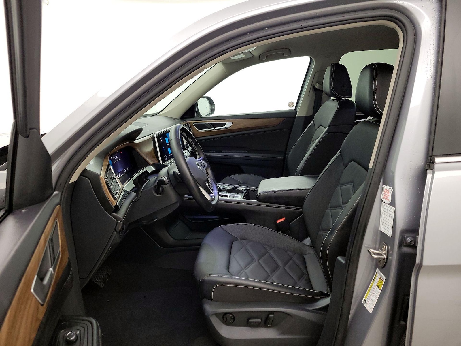 2025 Volkswagen Atlas SE w/Tech - Photo 12