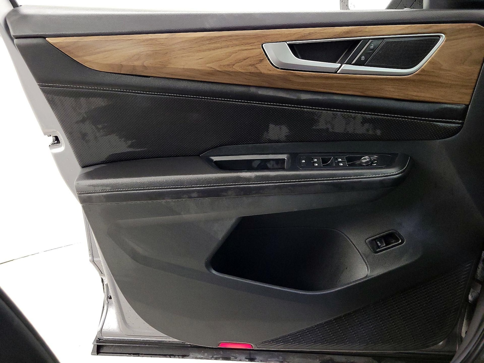 2025 Volkswagen Atlas SE w/Tech - Photo 13