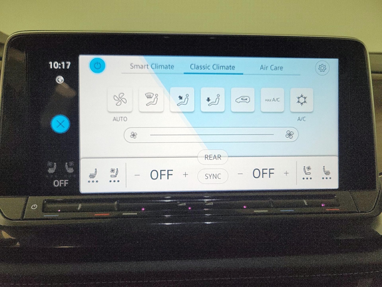 2025 Volkswagen Atlas SE w/Tech - Photo 17