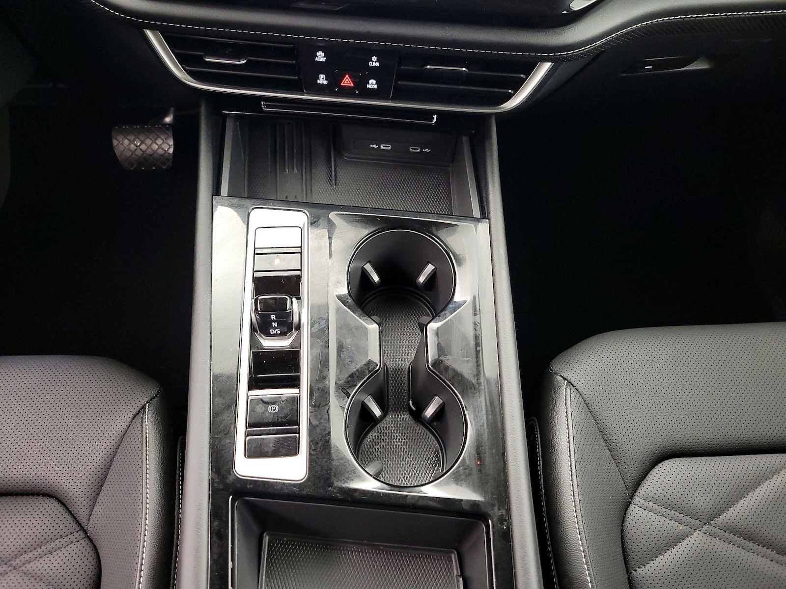 2025 Volkswagen Atlas SE w/Tech - Photo 18
