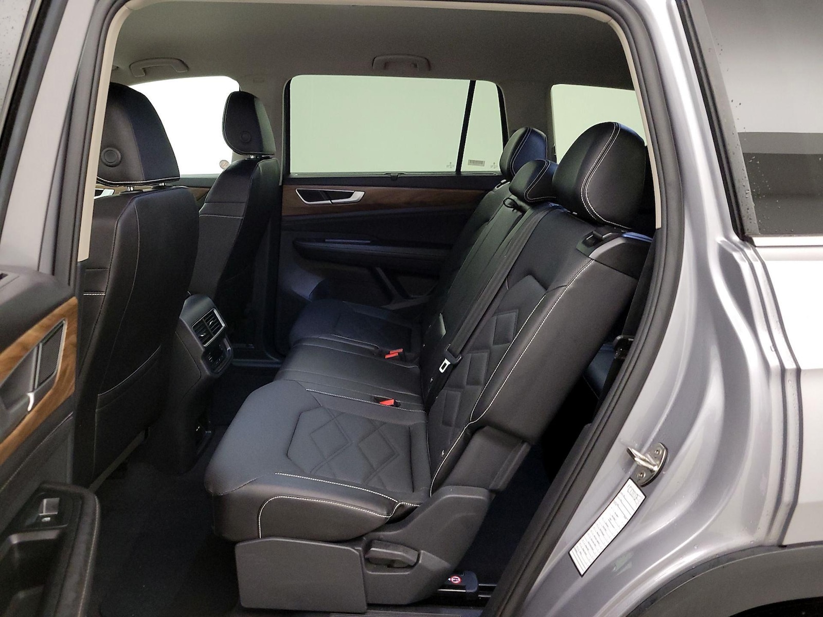 2025 Volkswagen Atlas SE w/Tech - Photo 20
