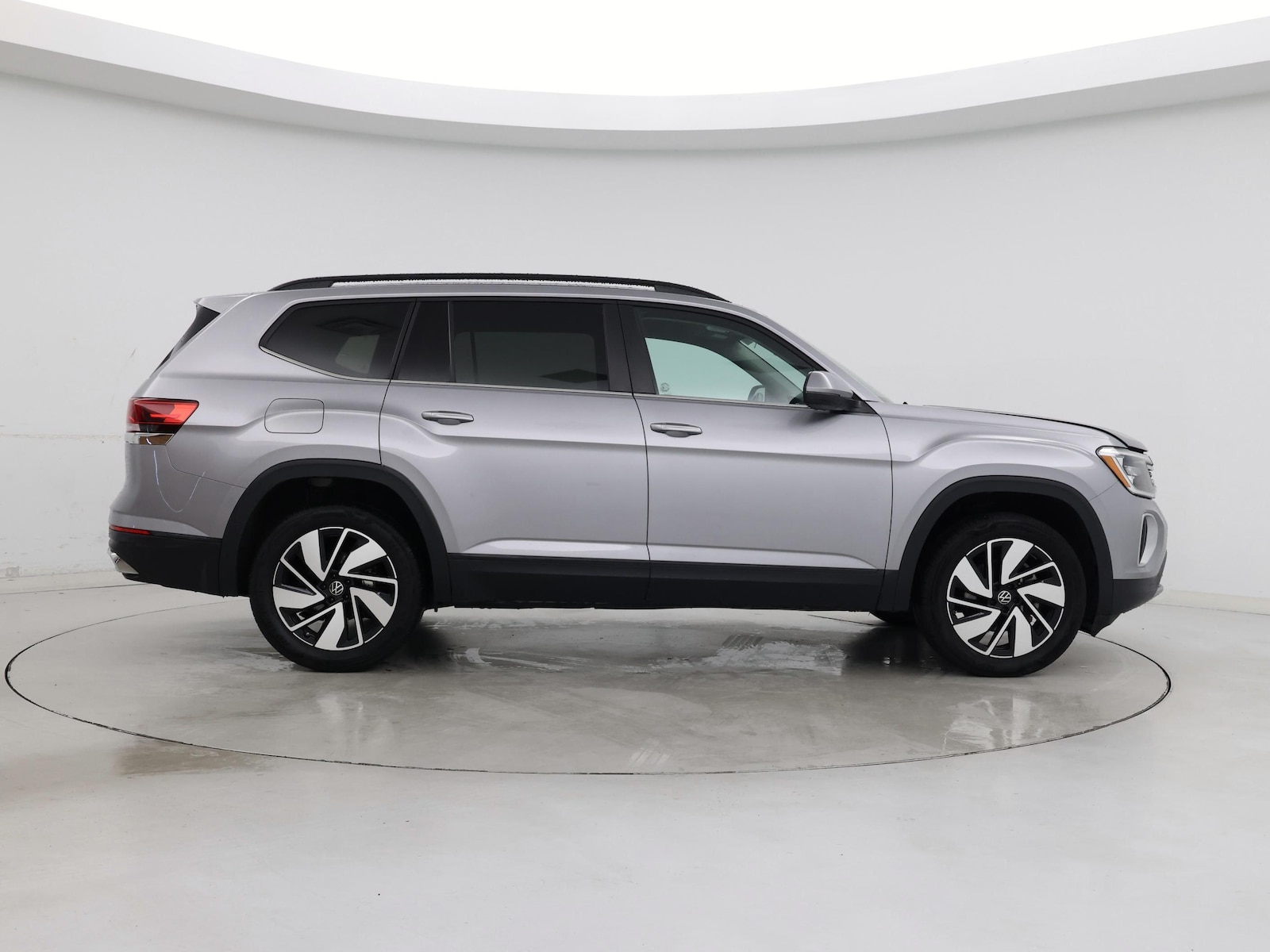 2025 Volkswagen Atlas SE w/Tech - Photo 8