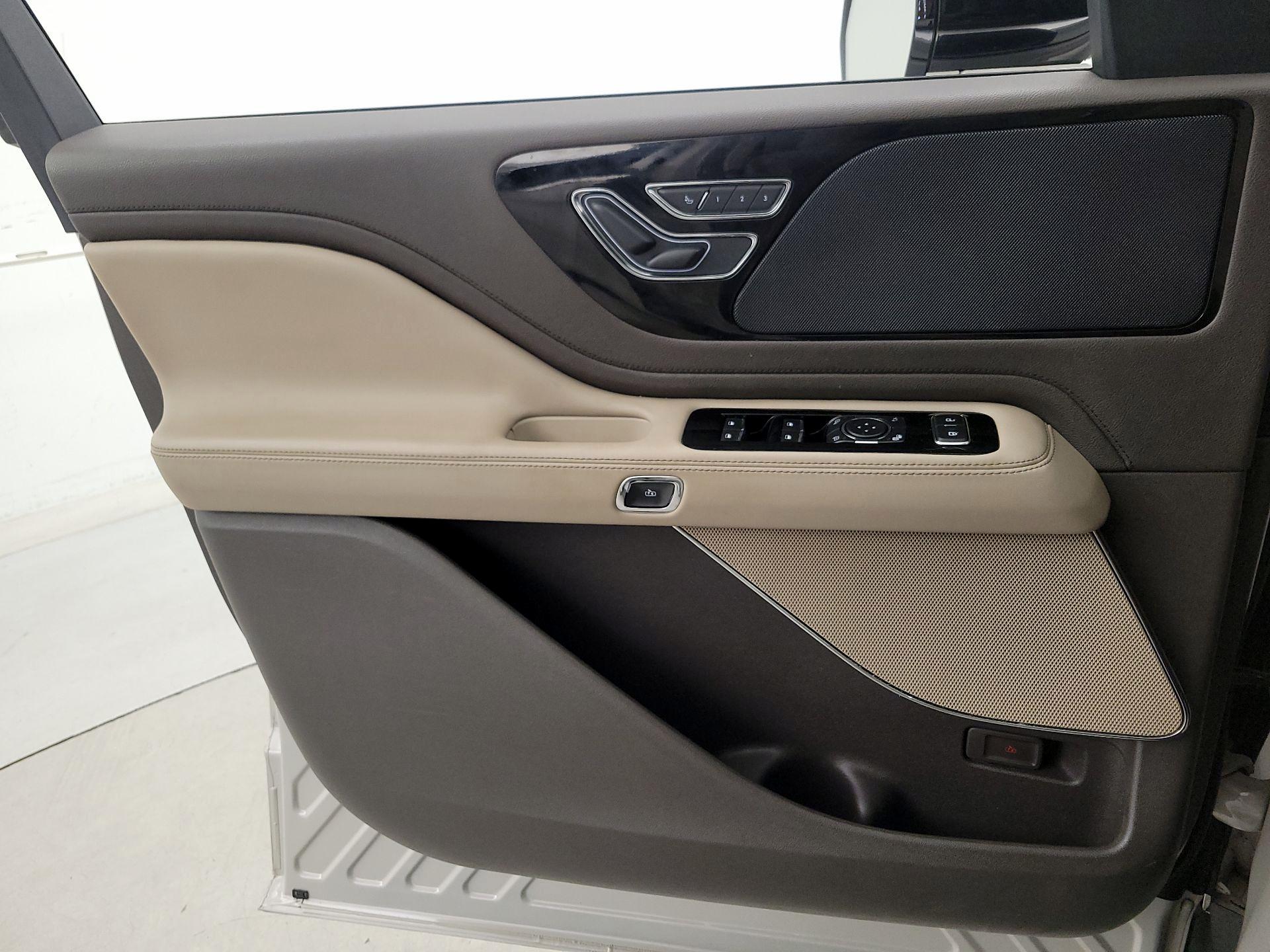 Thumbnail: 2023 Lincoln Aviator - 12