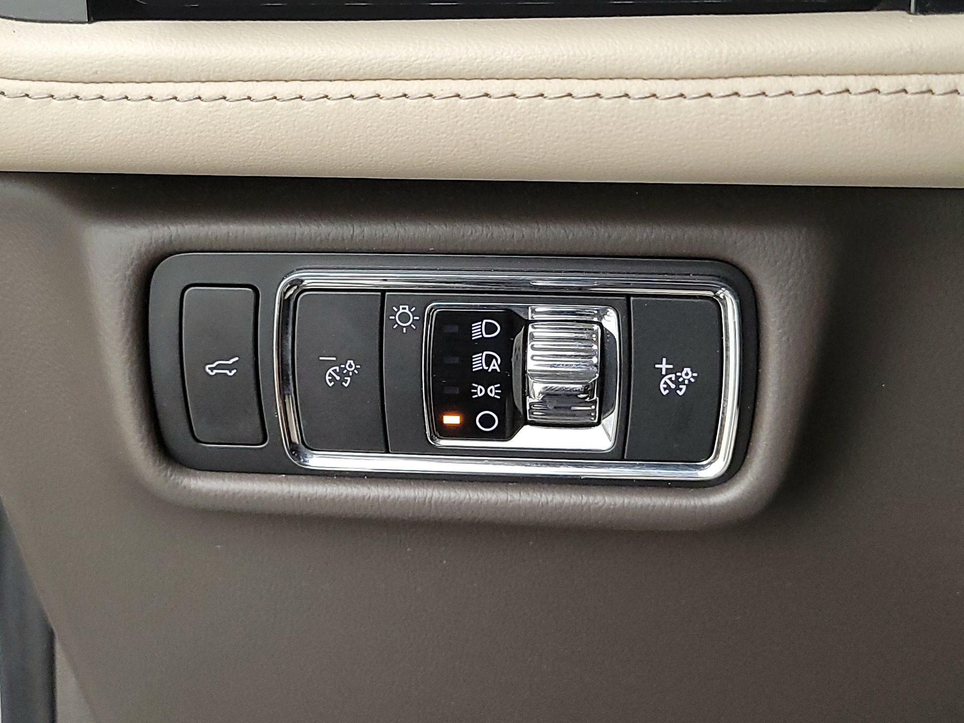 Thumbnail: 2023 Lincoln Aviator - 13