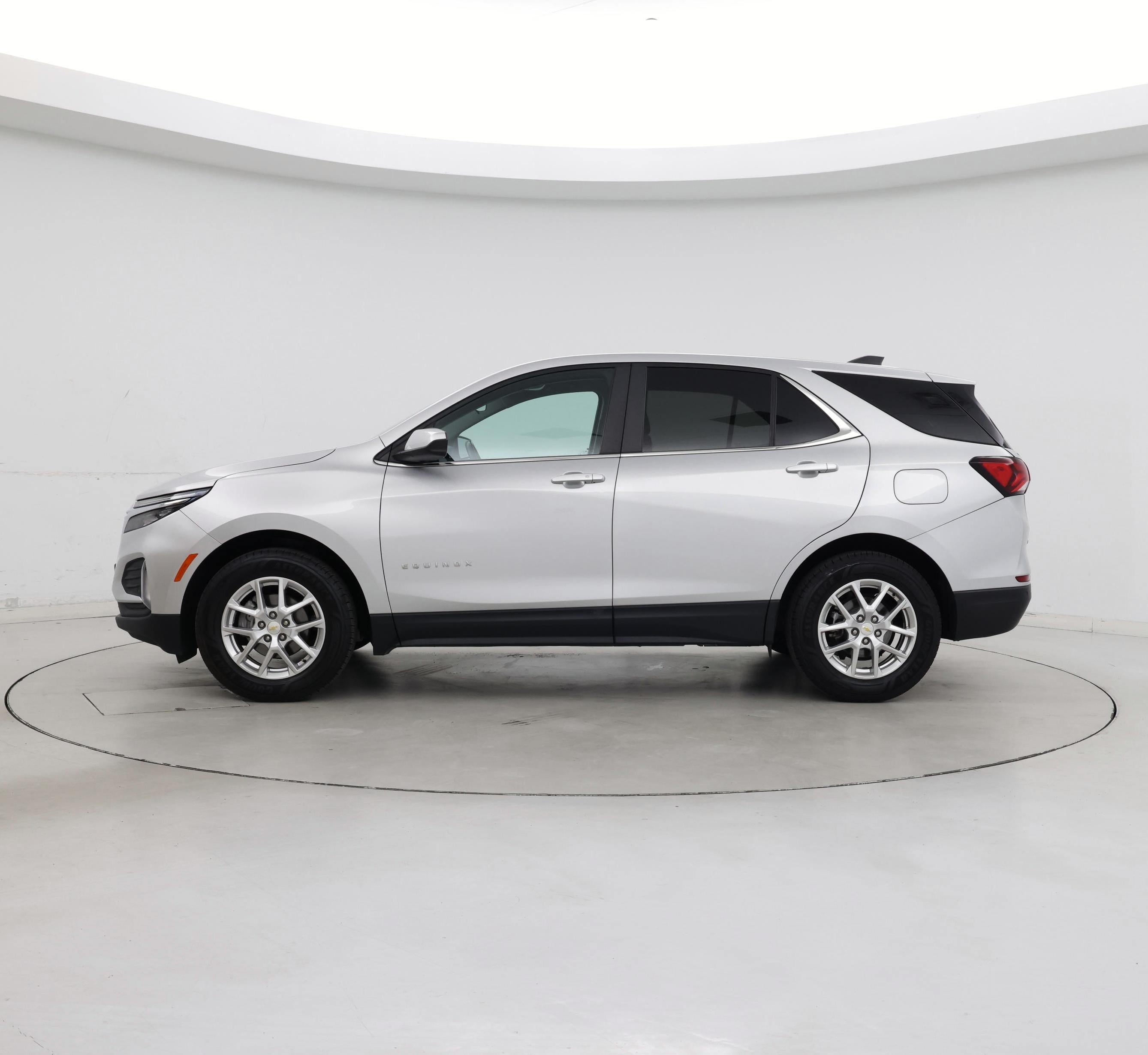 Thumbnail: 2022 Chevrolet Equinox - 3