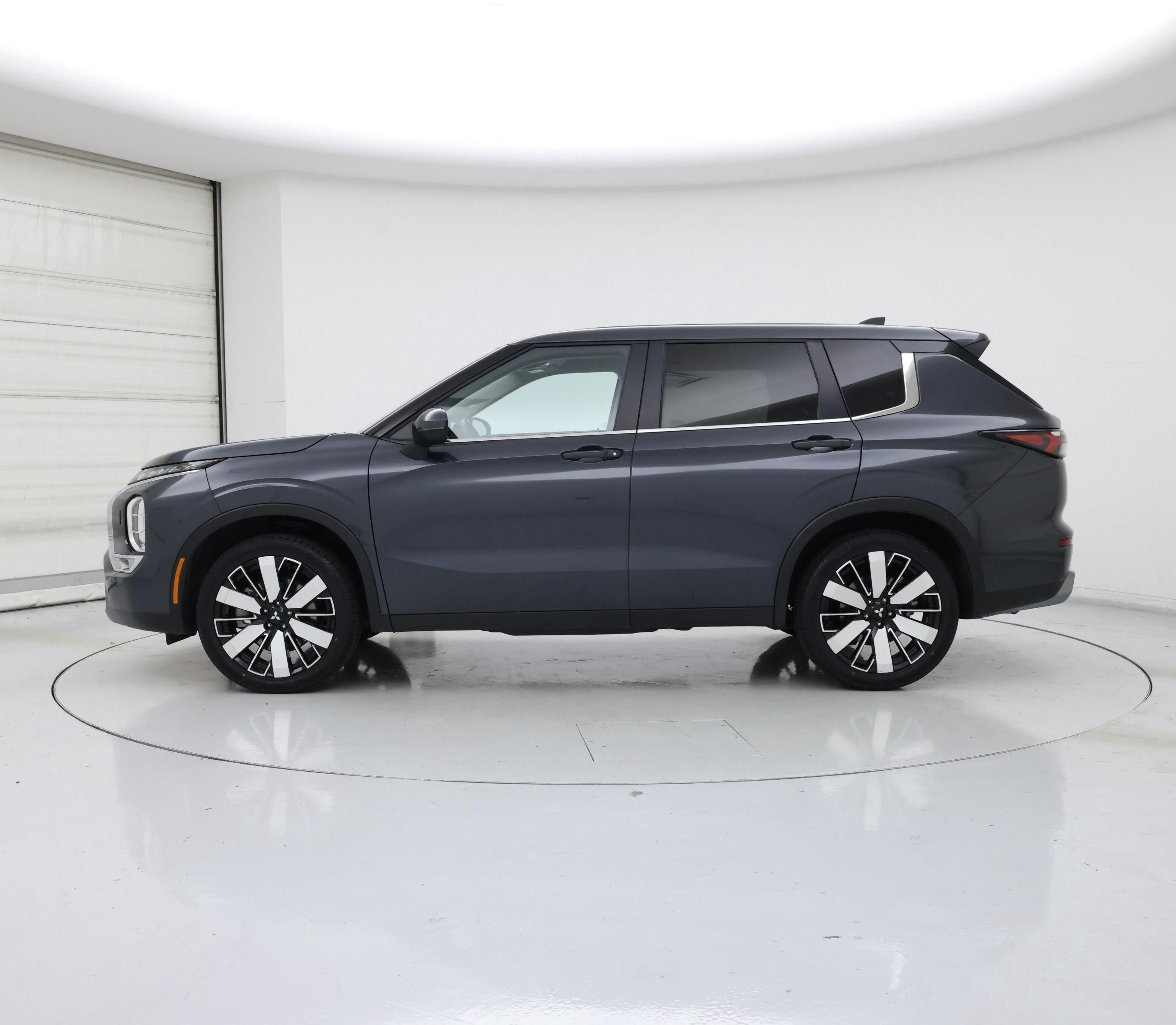 Thumbnail: 2025 Mitsubishi Outlander - 3