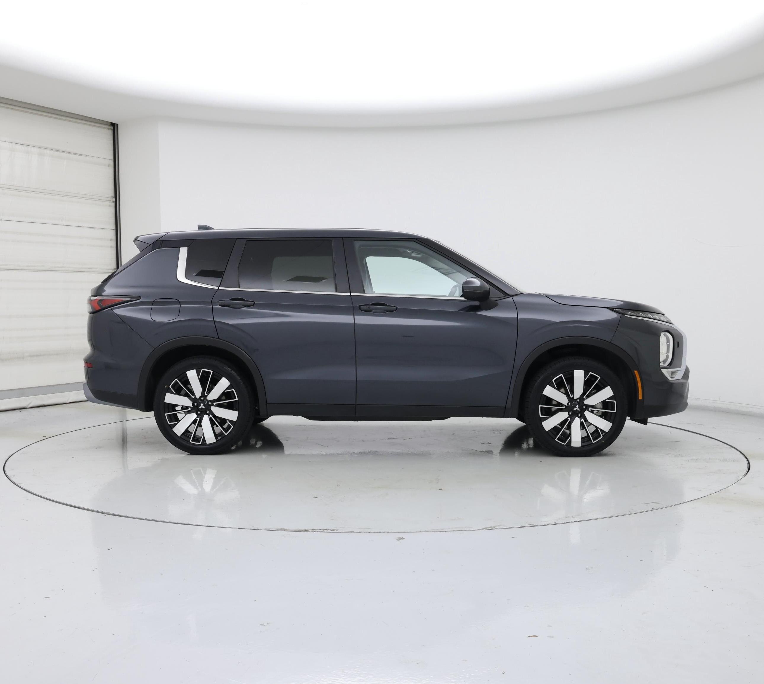Thumbnail: 2025 Mitsubishi Outlander - 7