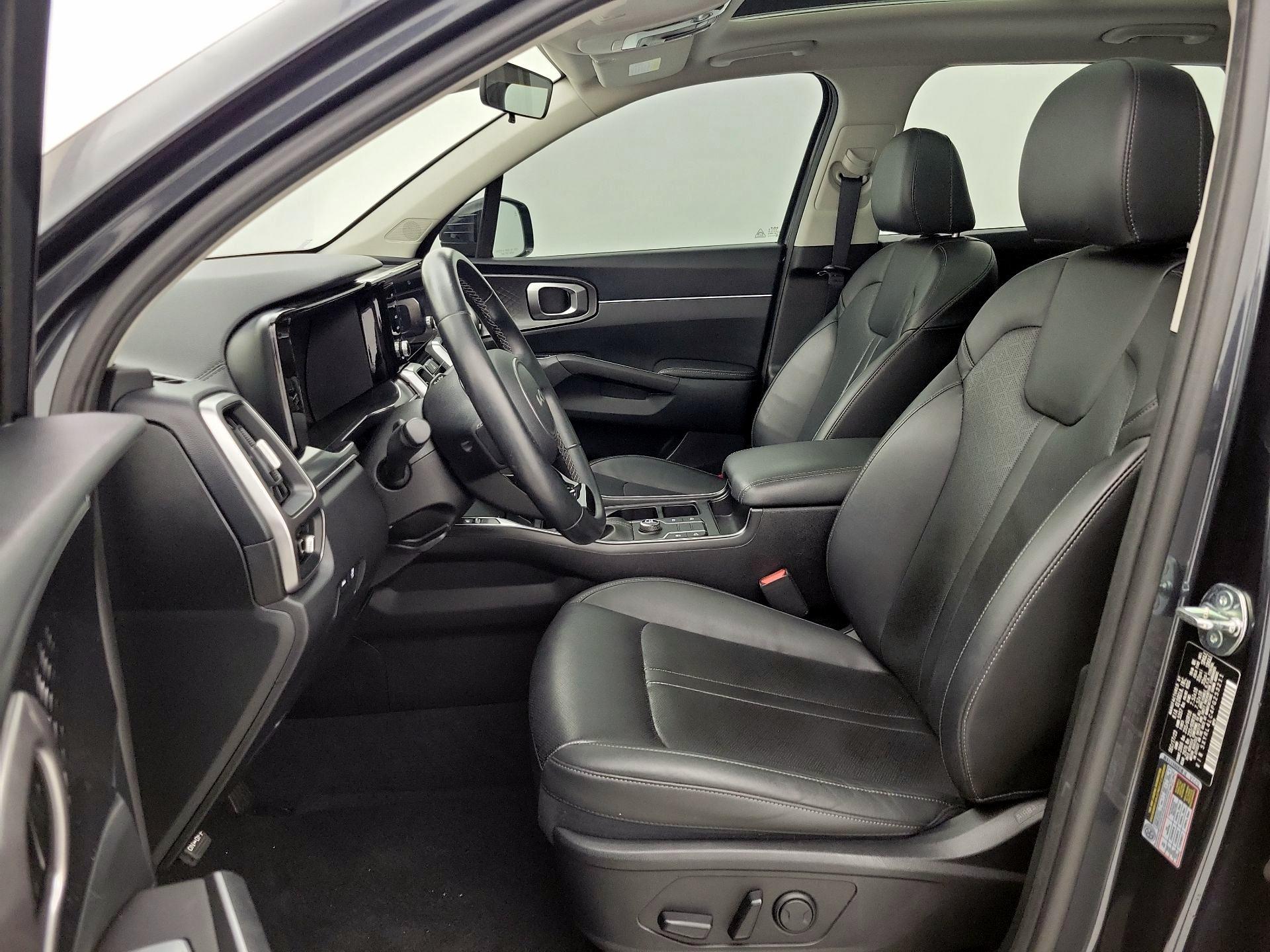 Thumbnail: 2023 Kia Sorento - 11