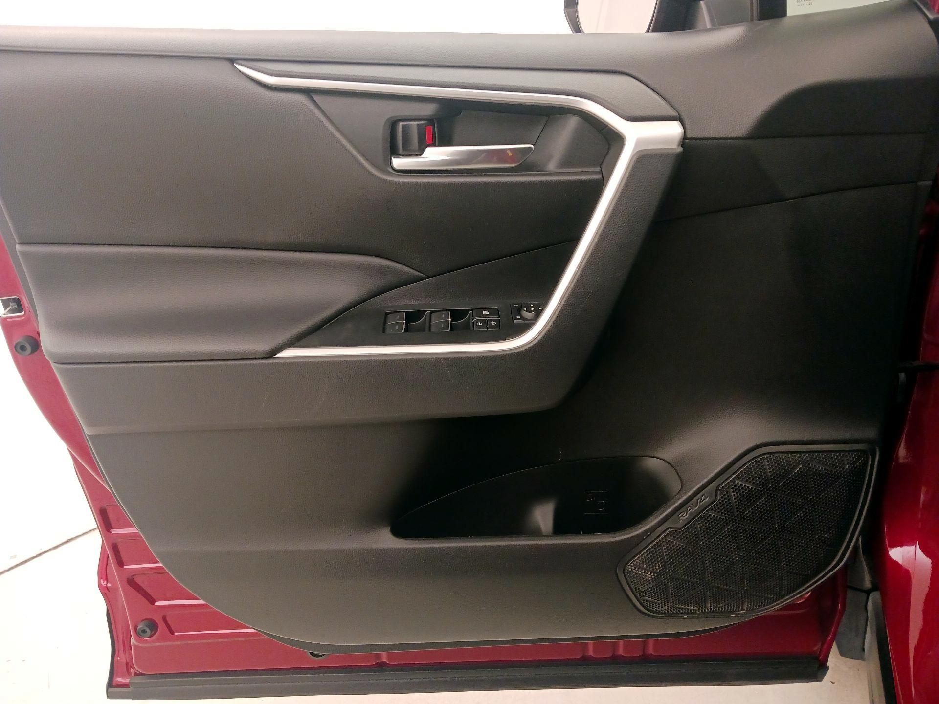 Thumbnail: 2022 Toyota RAV4 - 12