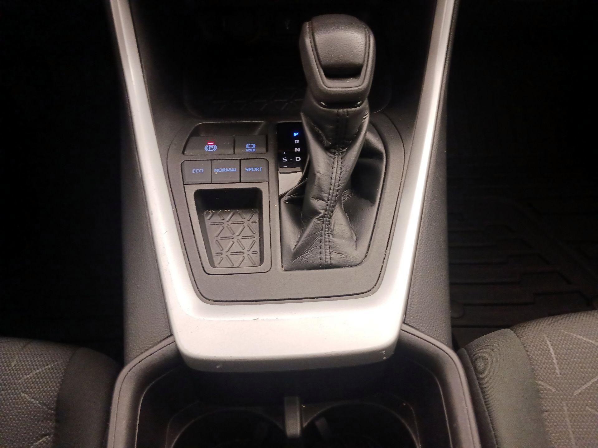 Thumbnail: 2022 Toyota RAV4 - 17