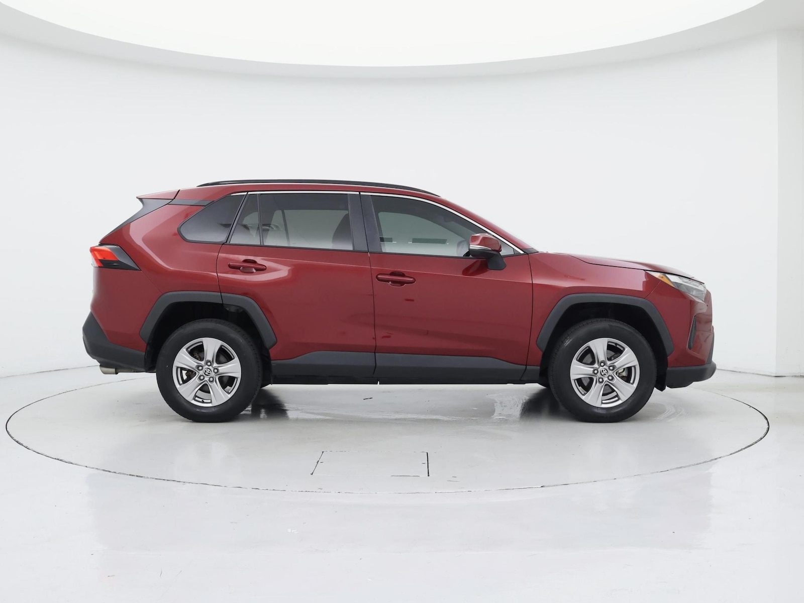 2022 Toyota RAV4 XLE - Photo 8