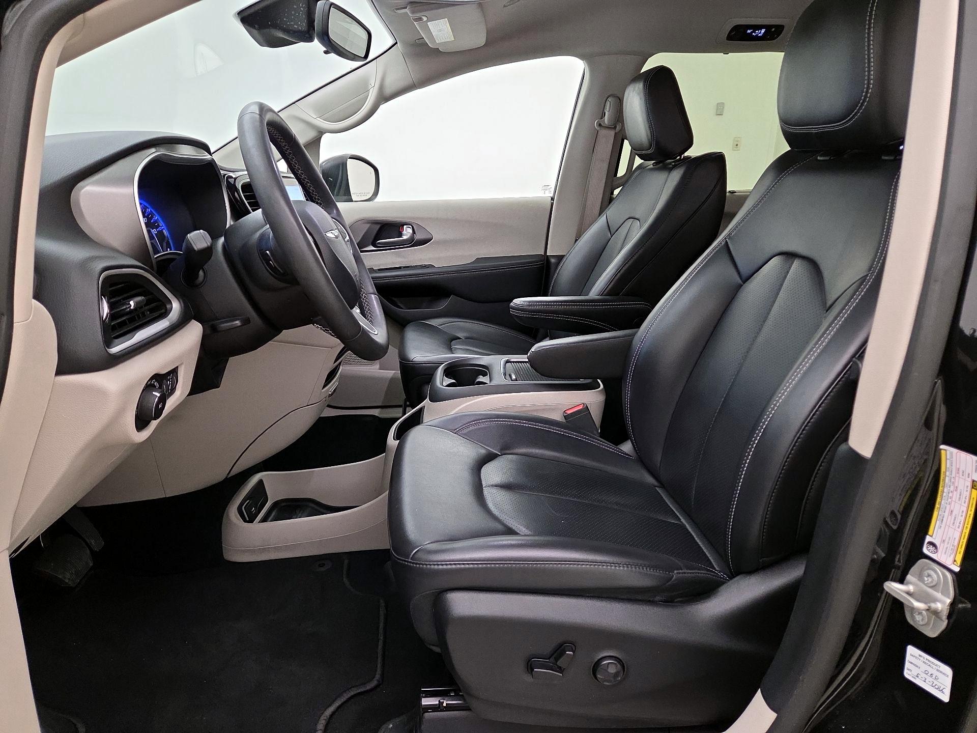 Thumbnail: 2023 Chrysler Pacifica - 11