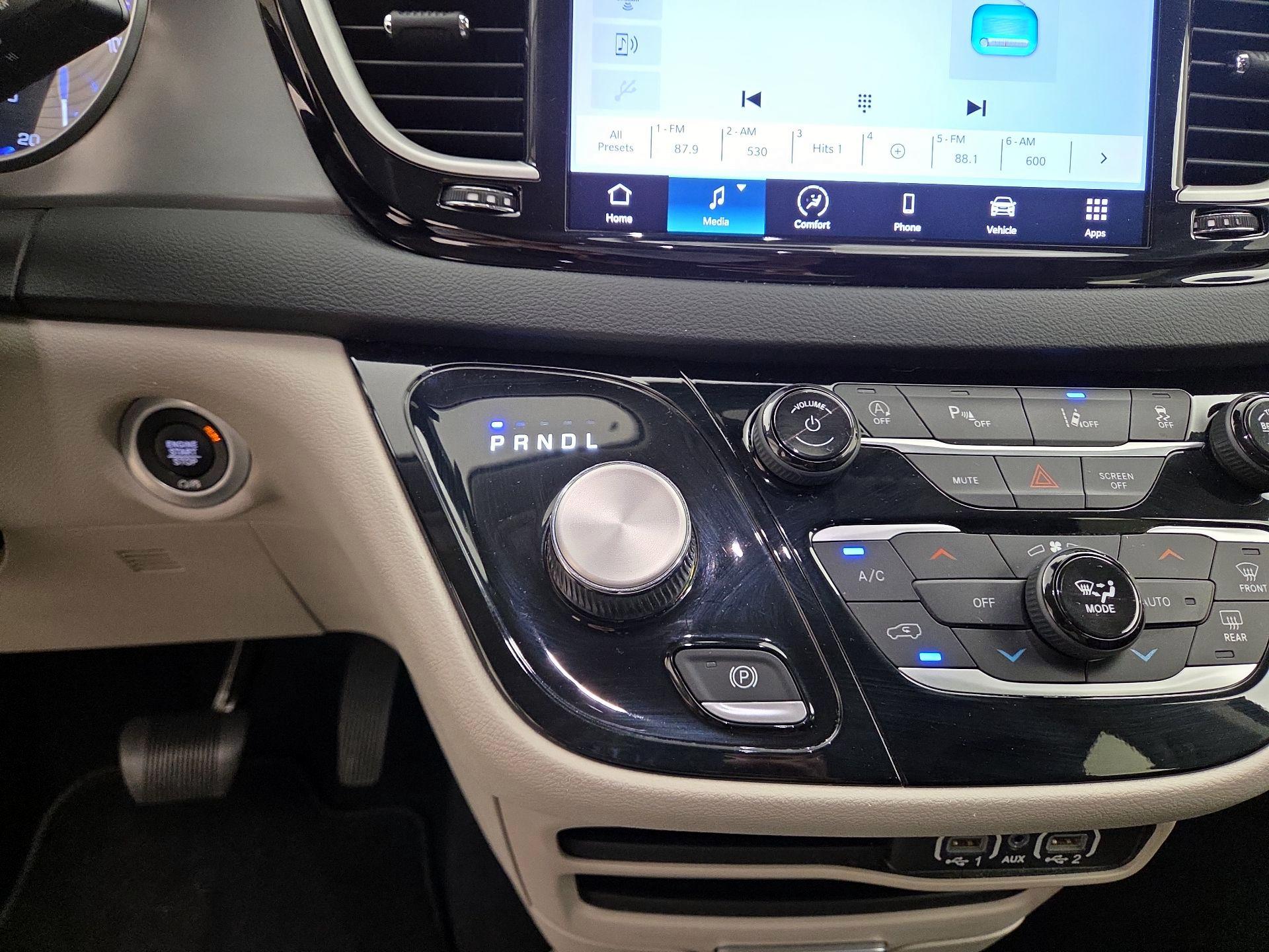 Thumbnail: 2023 Chrysler Pacifica - 17
