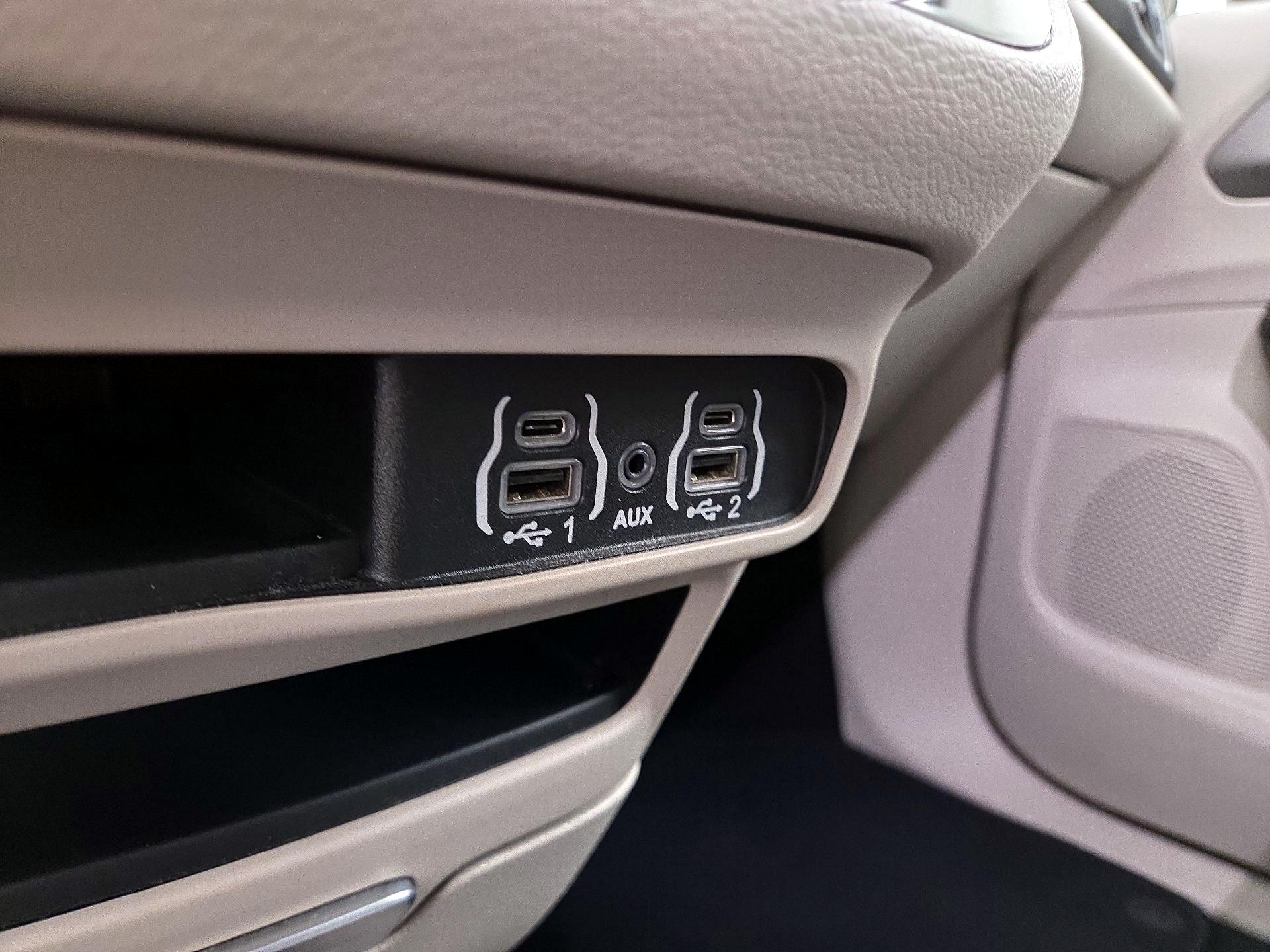 Thumbnail: 2023 Chrysler Pacifica - 18