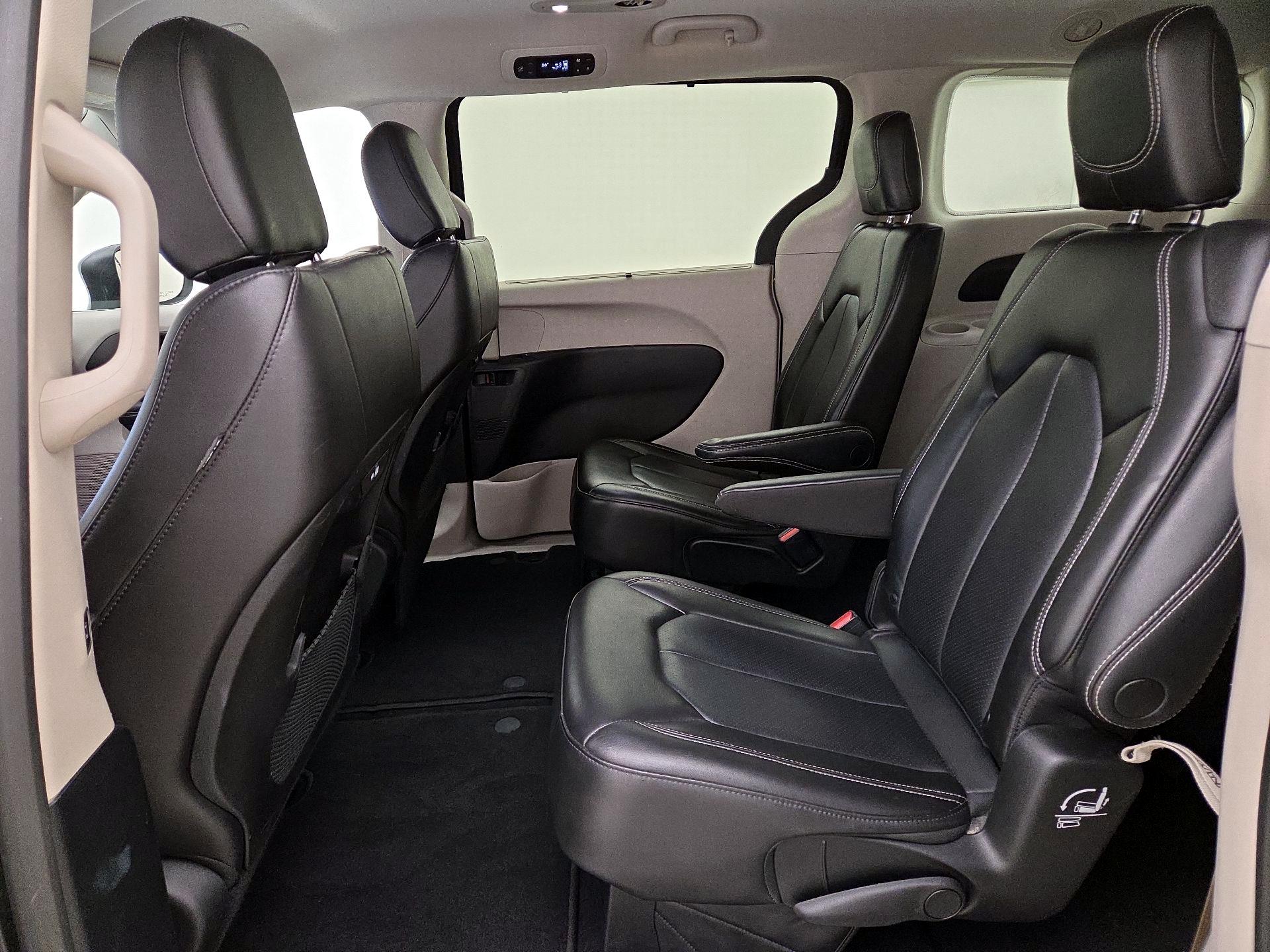 Thumbnail: 2023 Chrysler Pacifica - 19