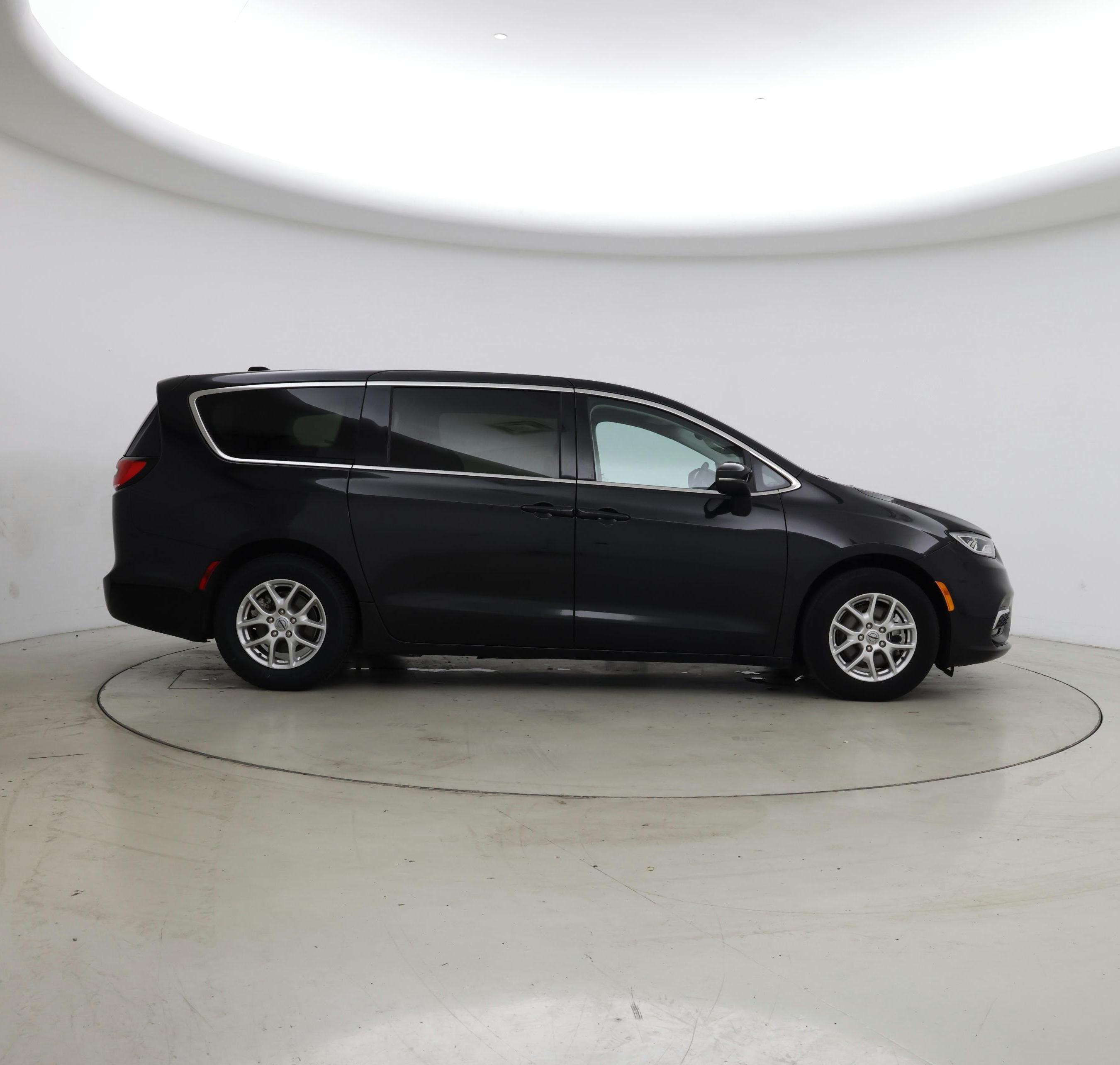Thumbnail: 2023 Chrysler Pacifica - 7