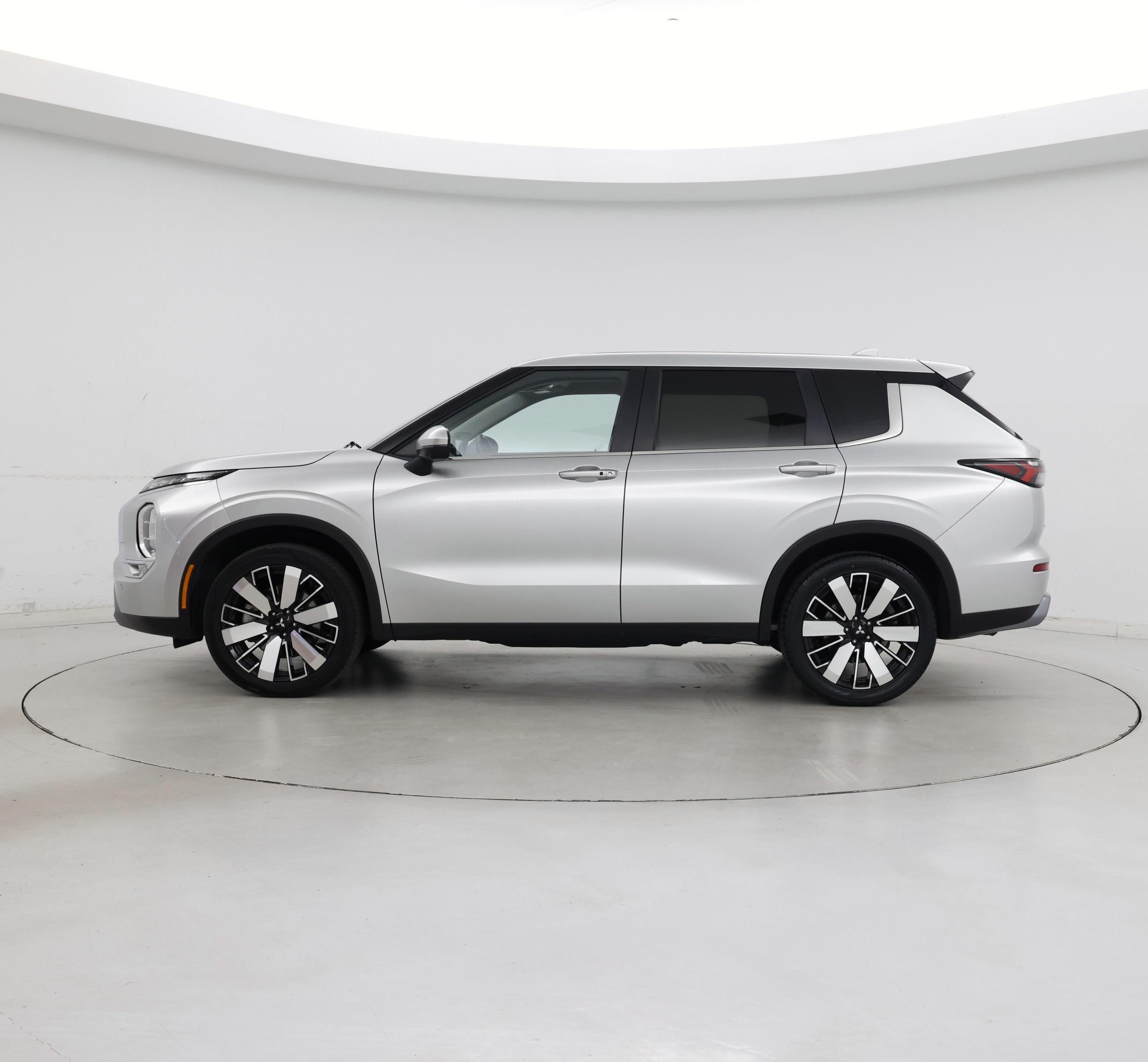 Thumbnail: 2025 Mitsubishi Outlander - 3