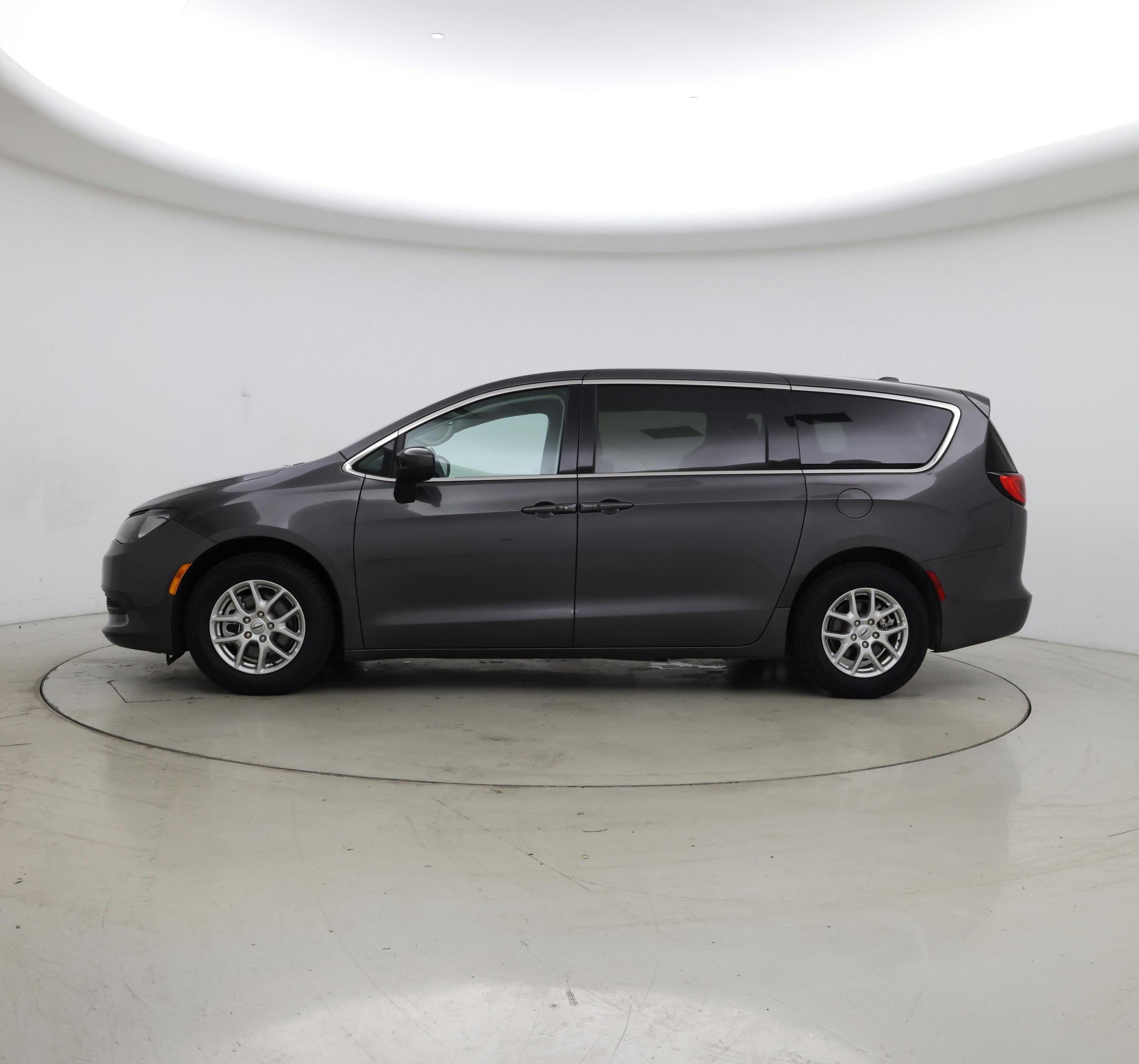 Thumbnail: 2023 Chrysler Voyager - 3