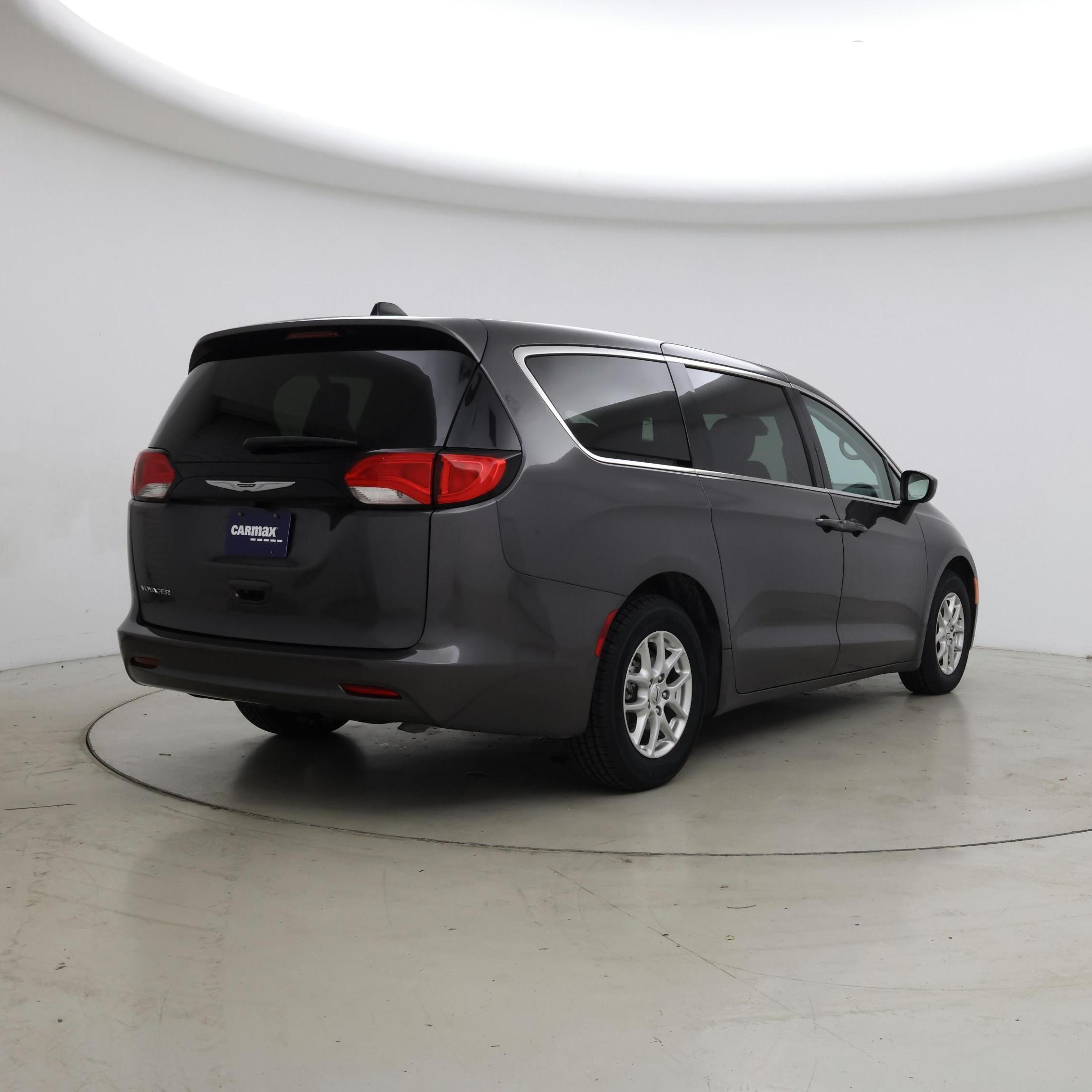 Thumbnail: 2023 Chrysler Voyager - 8