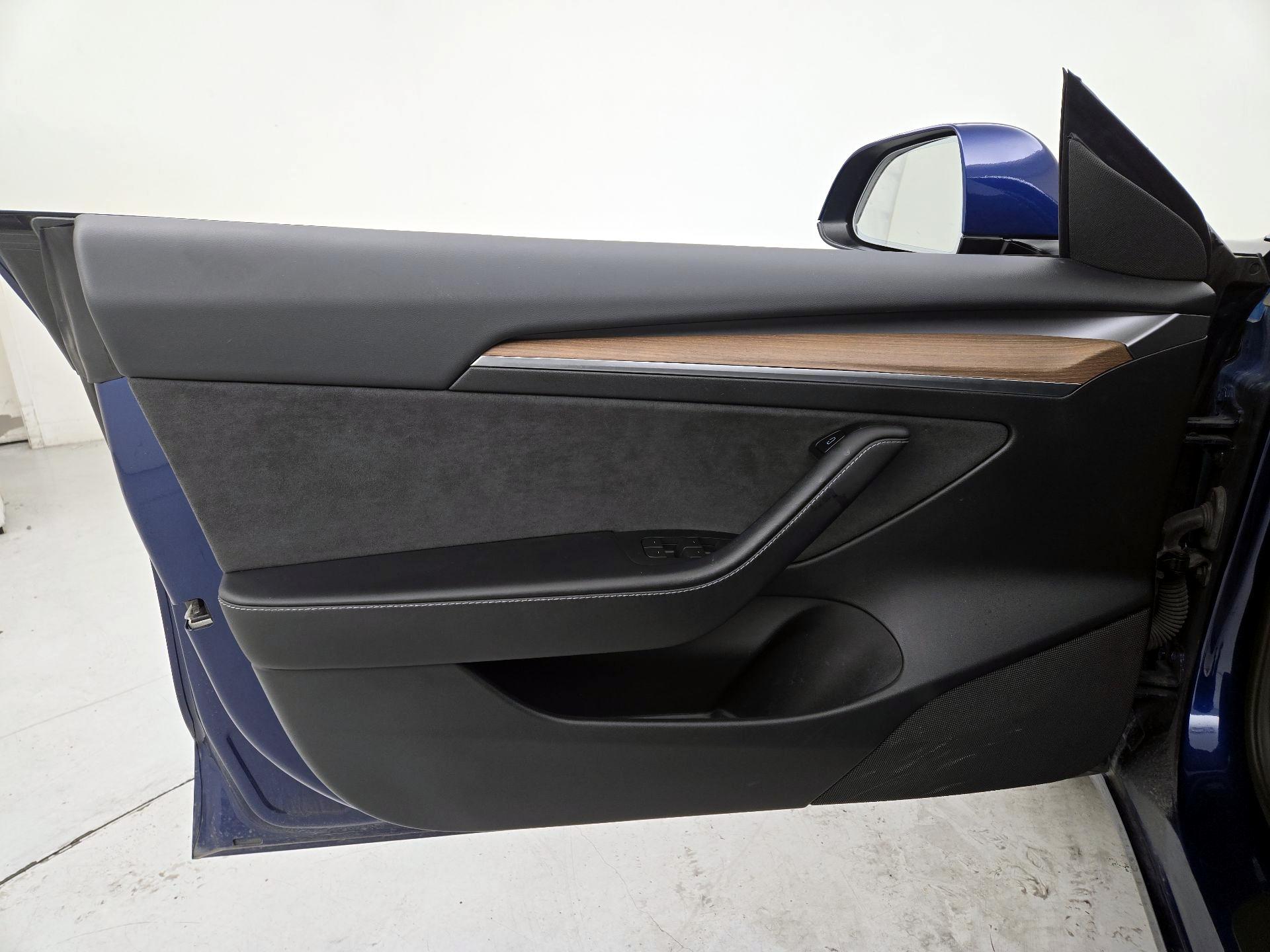 Thumbnail: 2023 Tesla Model 3 - 12