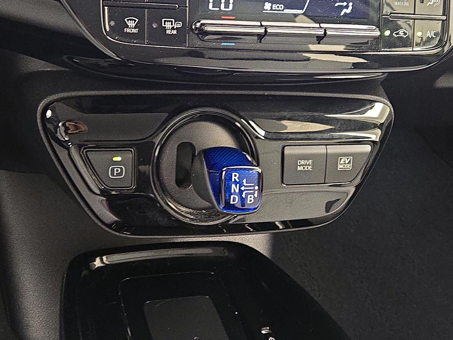Thumbnail: 2022 Toyota Prius - 17