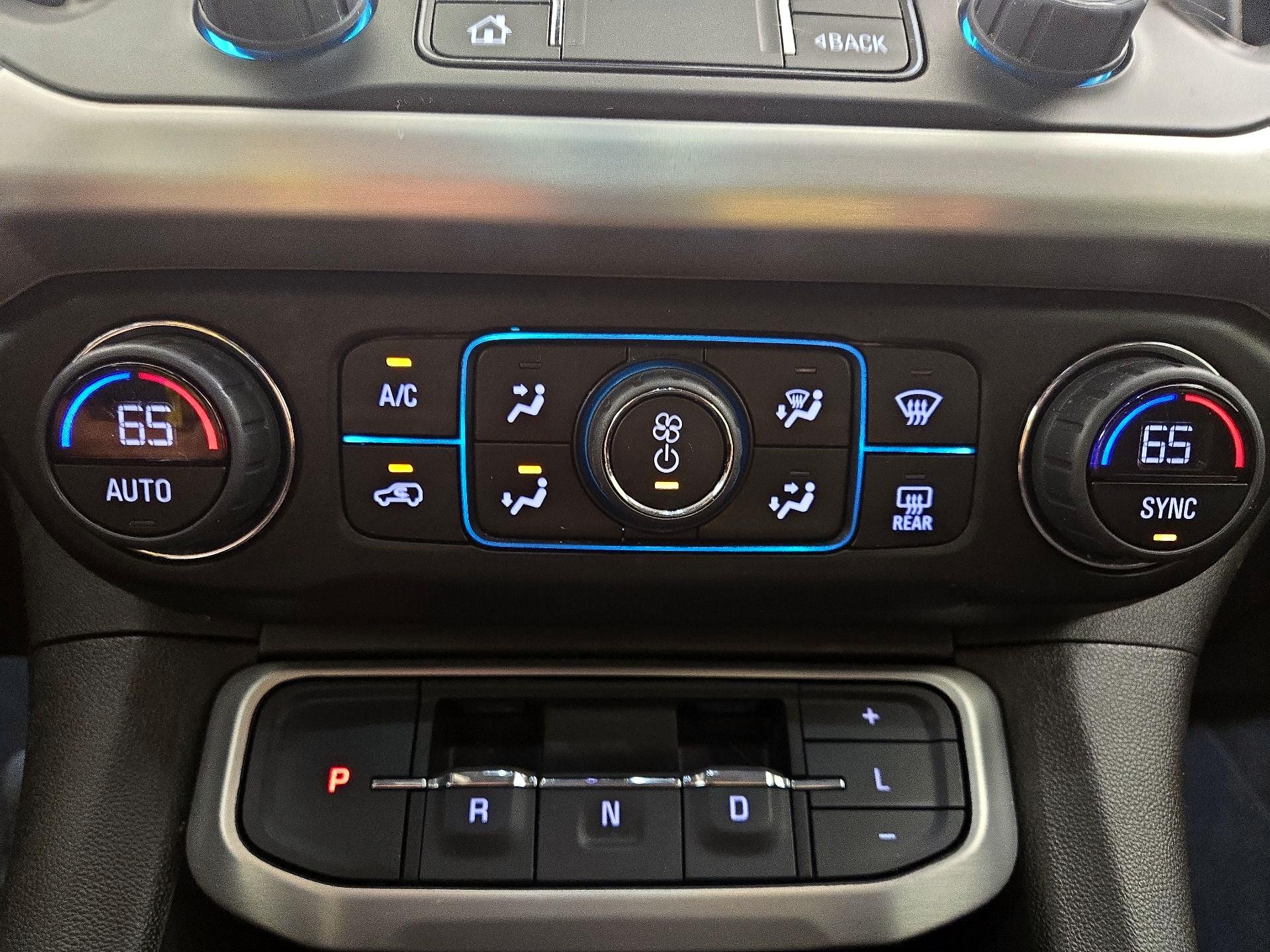 Thumbnail: 2023 GMC Acadia - 17