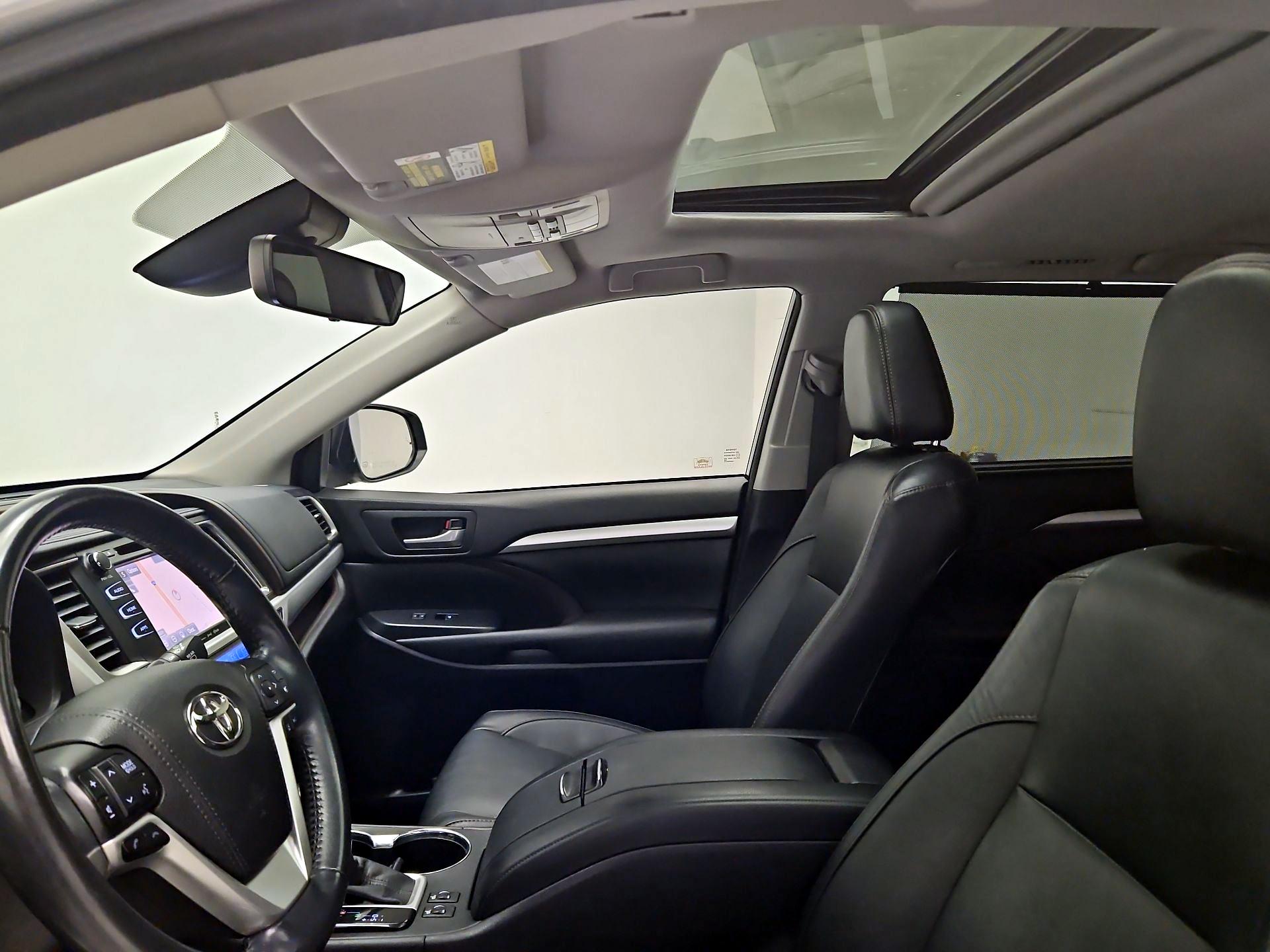 Thumbnail: 2017 Toyota Highlander - 20