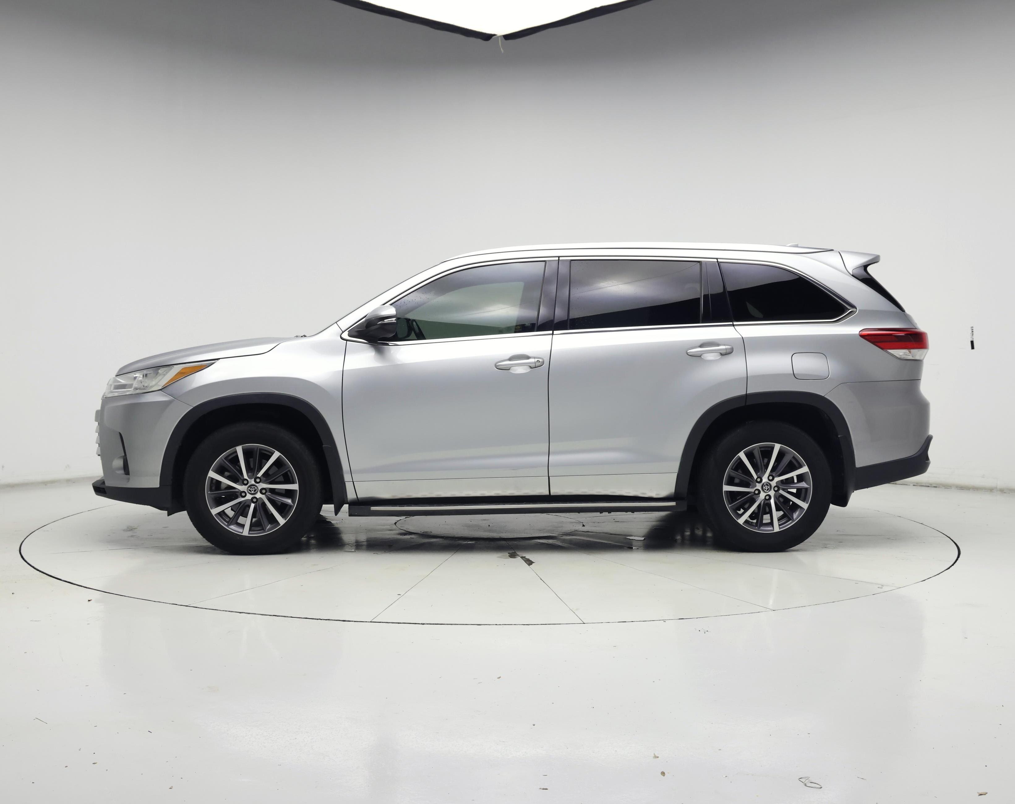 Thumbnail: 2017 Toyota Highlander - 3