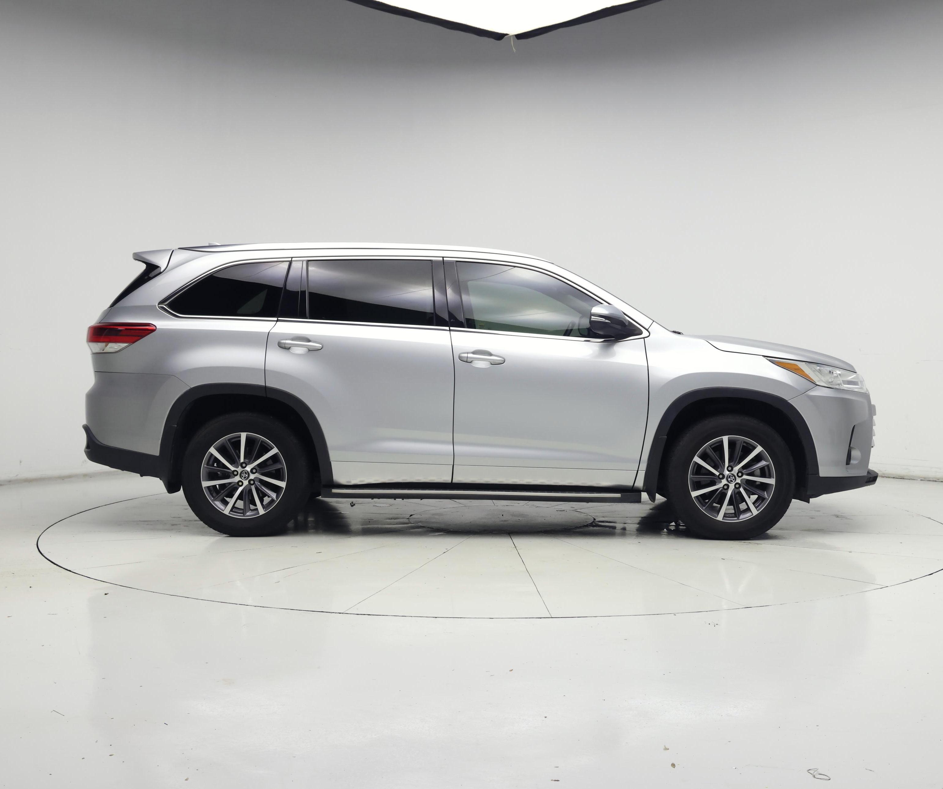 Thumbnail: 2017 Toyota Highlander - 7