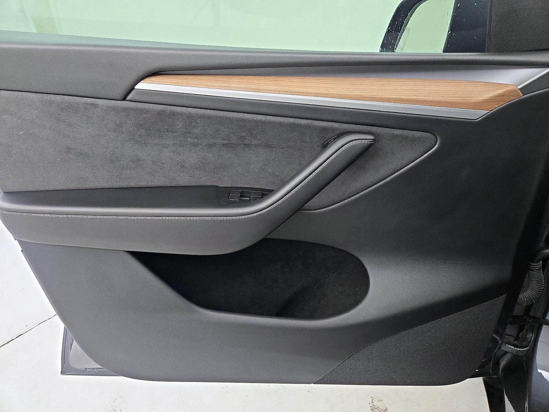 Thumbnail: 2023 Tesla Model Y - 12