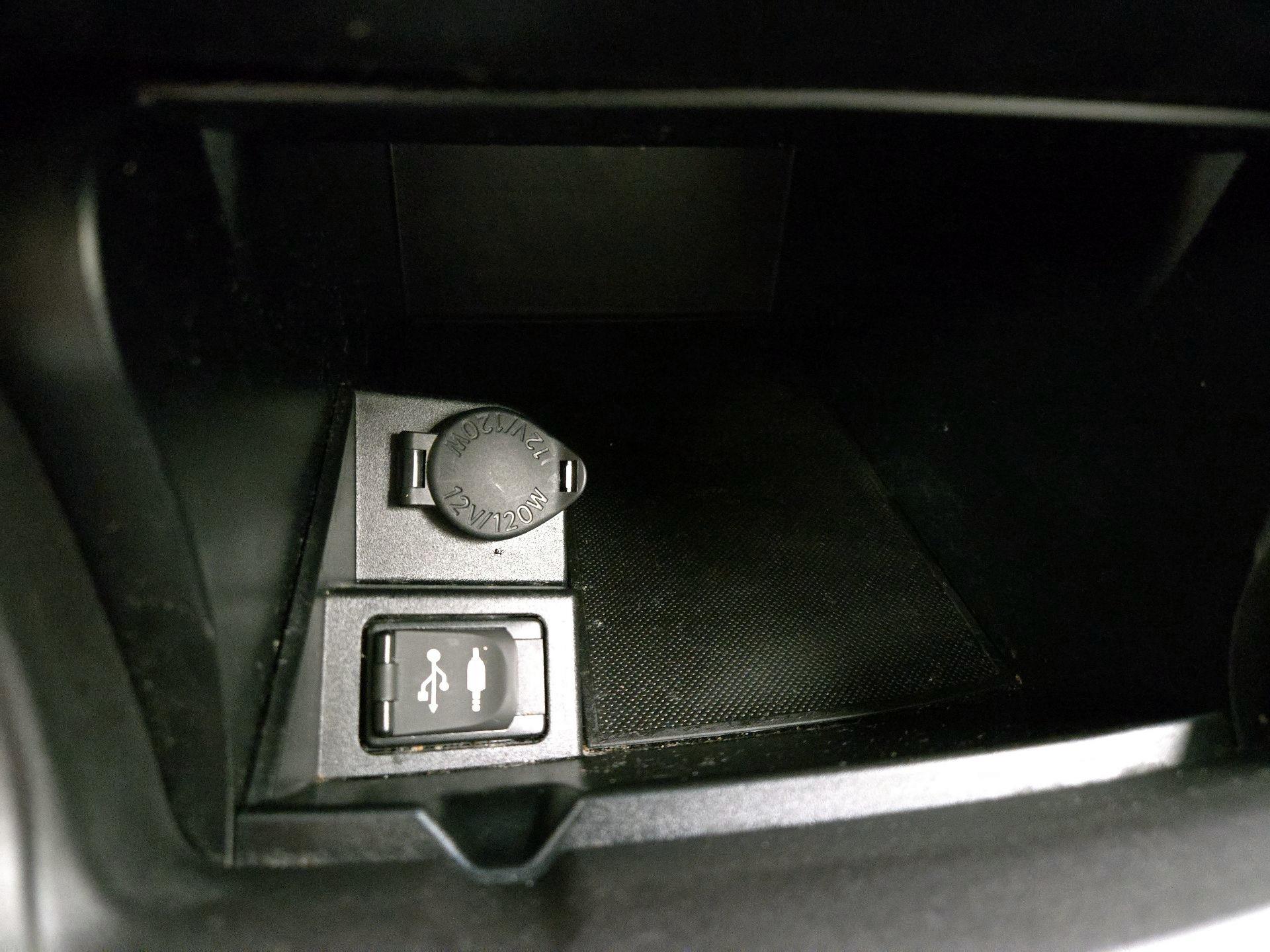 Thumbnail: 2015 Toyota Camry - 18