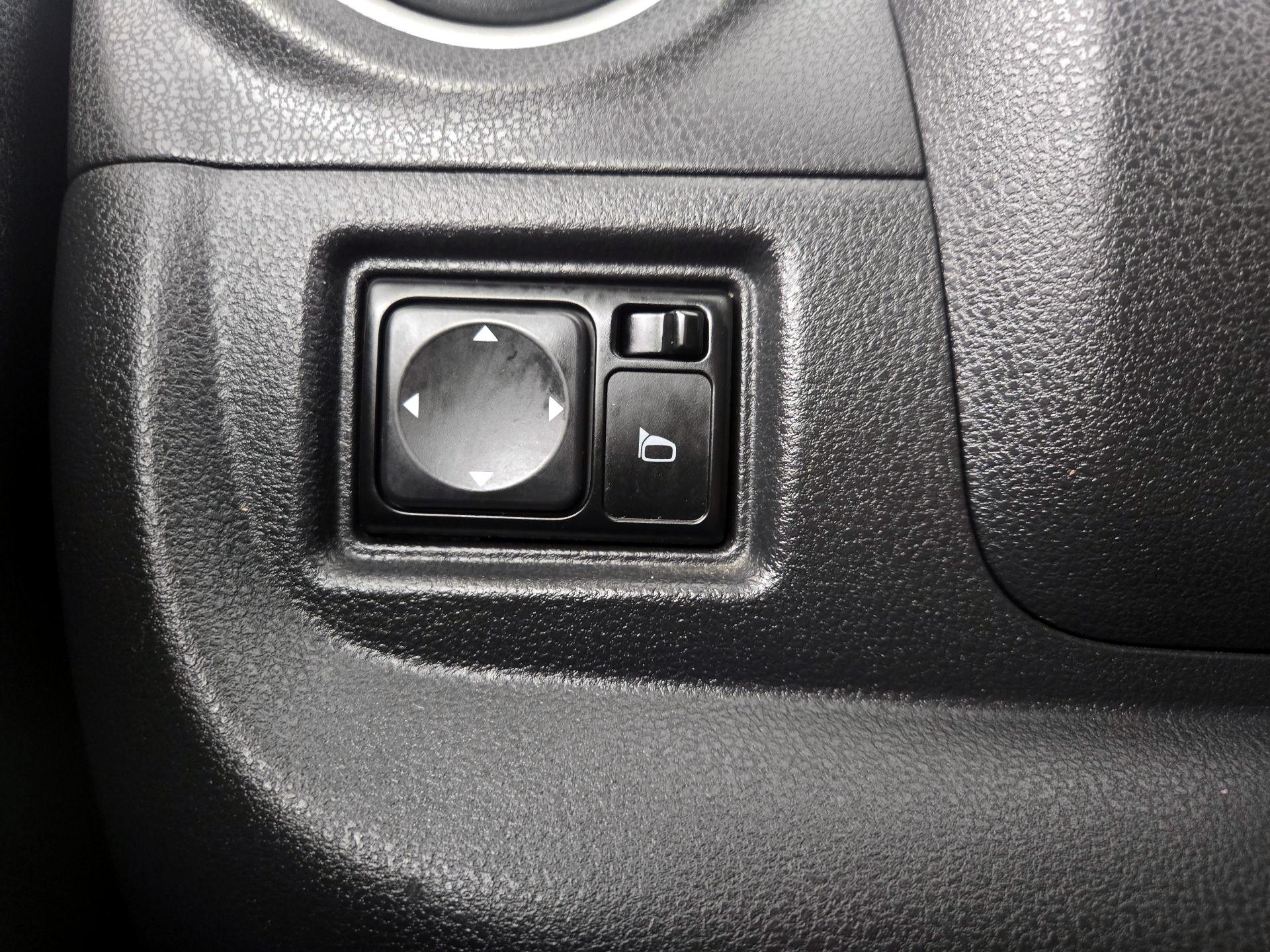 Thumbnail: 2014 Nissan Versa Note - 13