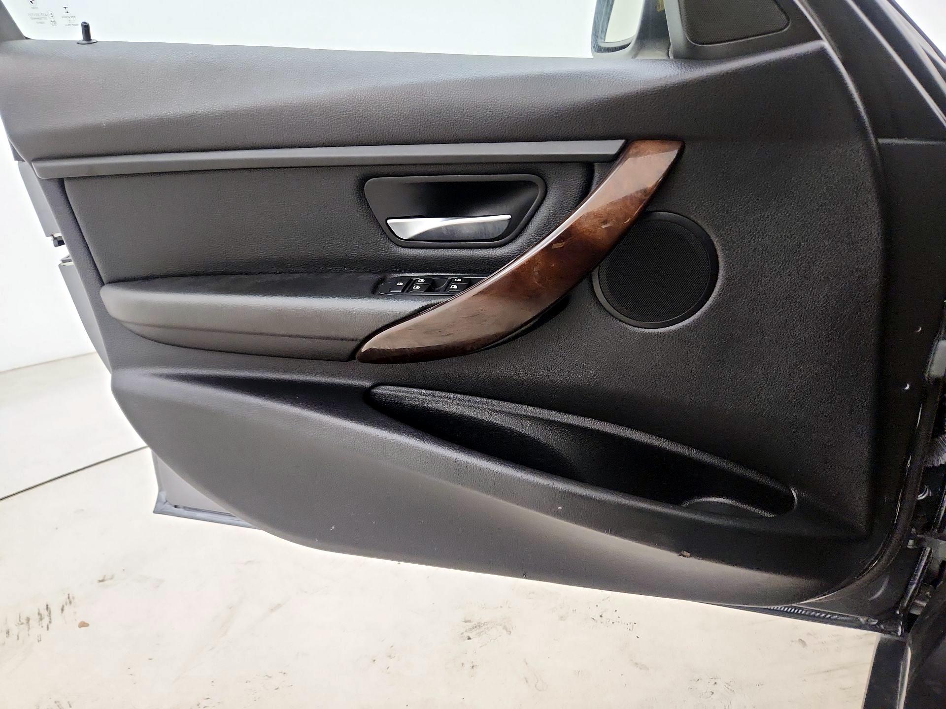 Thumbnail: 2015 BMW 3 Series - 10