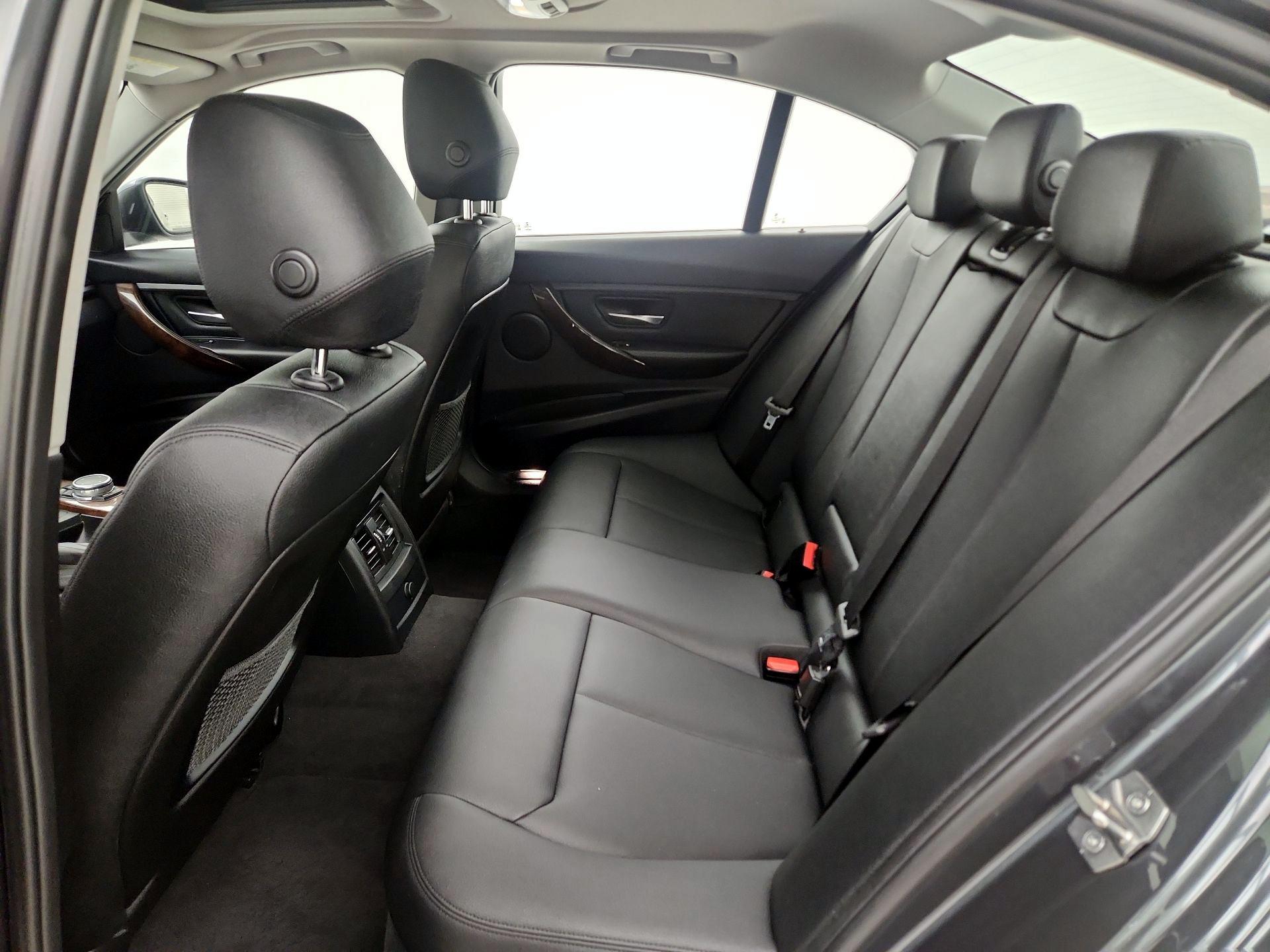 Thumbnail: 2015 BMW 3 Series - 18