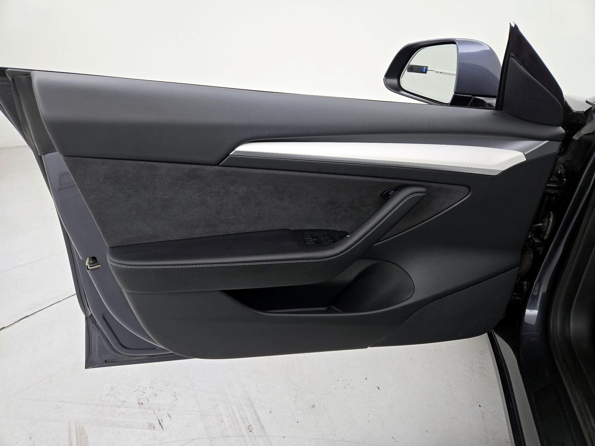 Thumbnail: 2022 Tesla Model 3 - 12