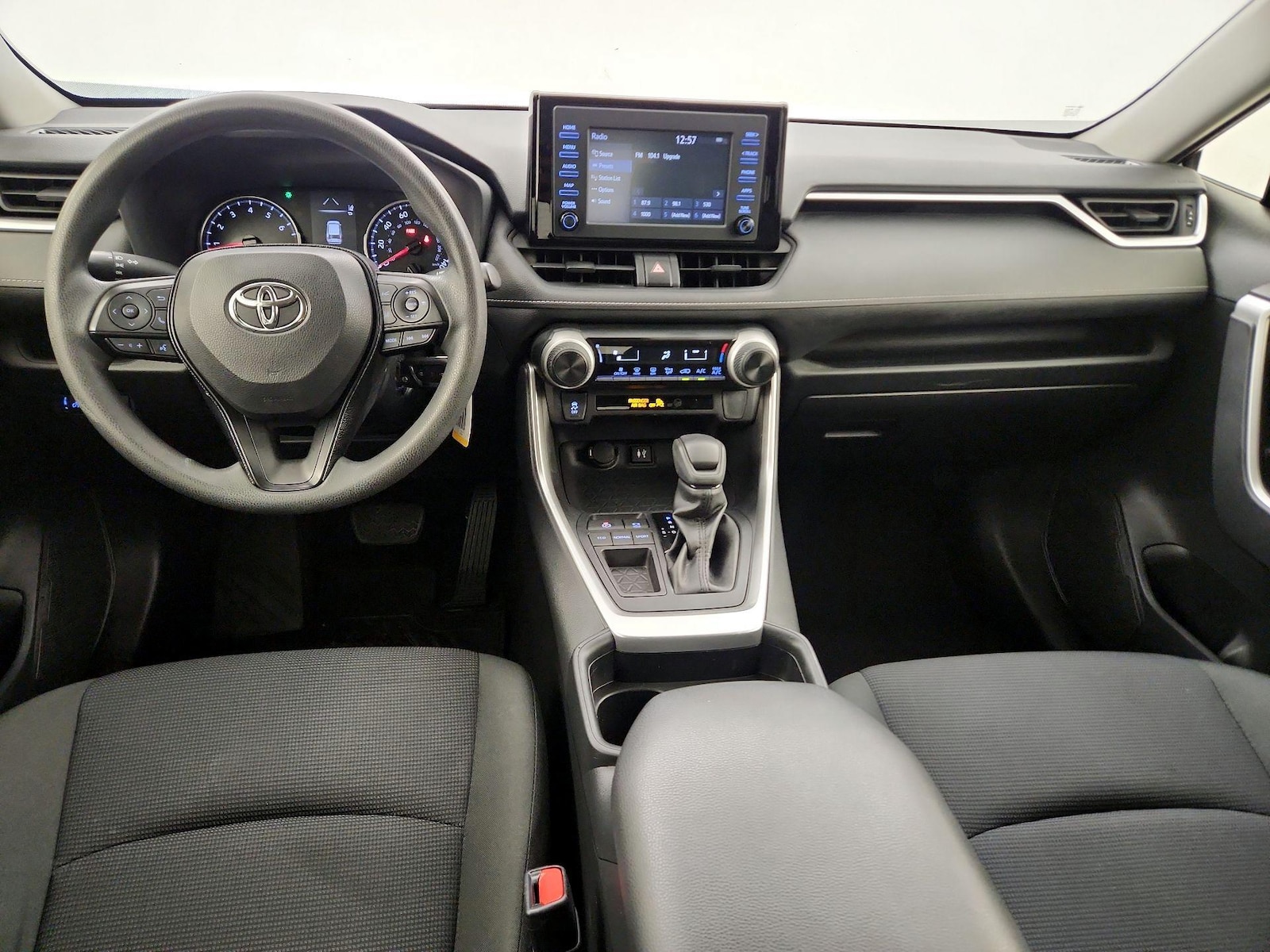 2019 Toyota RAV4 LE - Photo 10