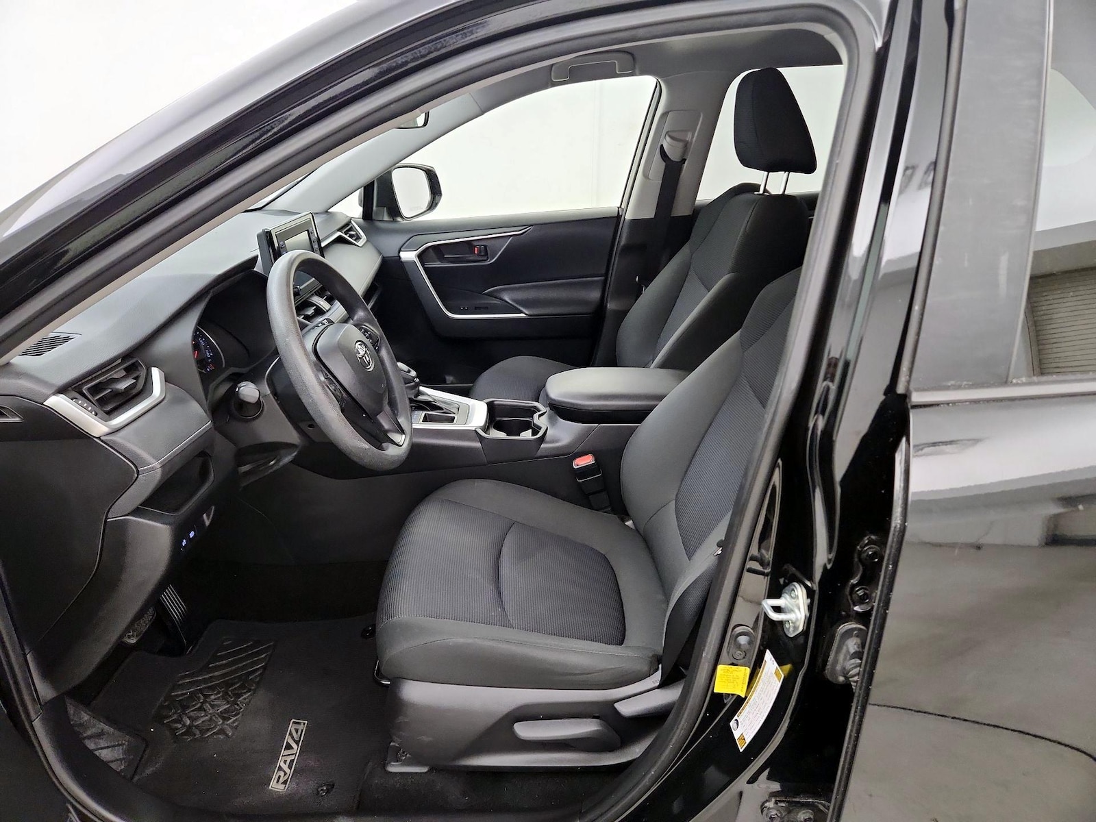 2019 Toyota RAV4 LE - Photo 12