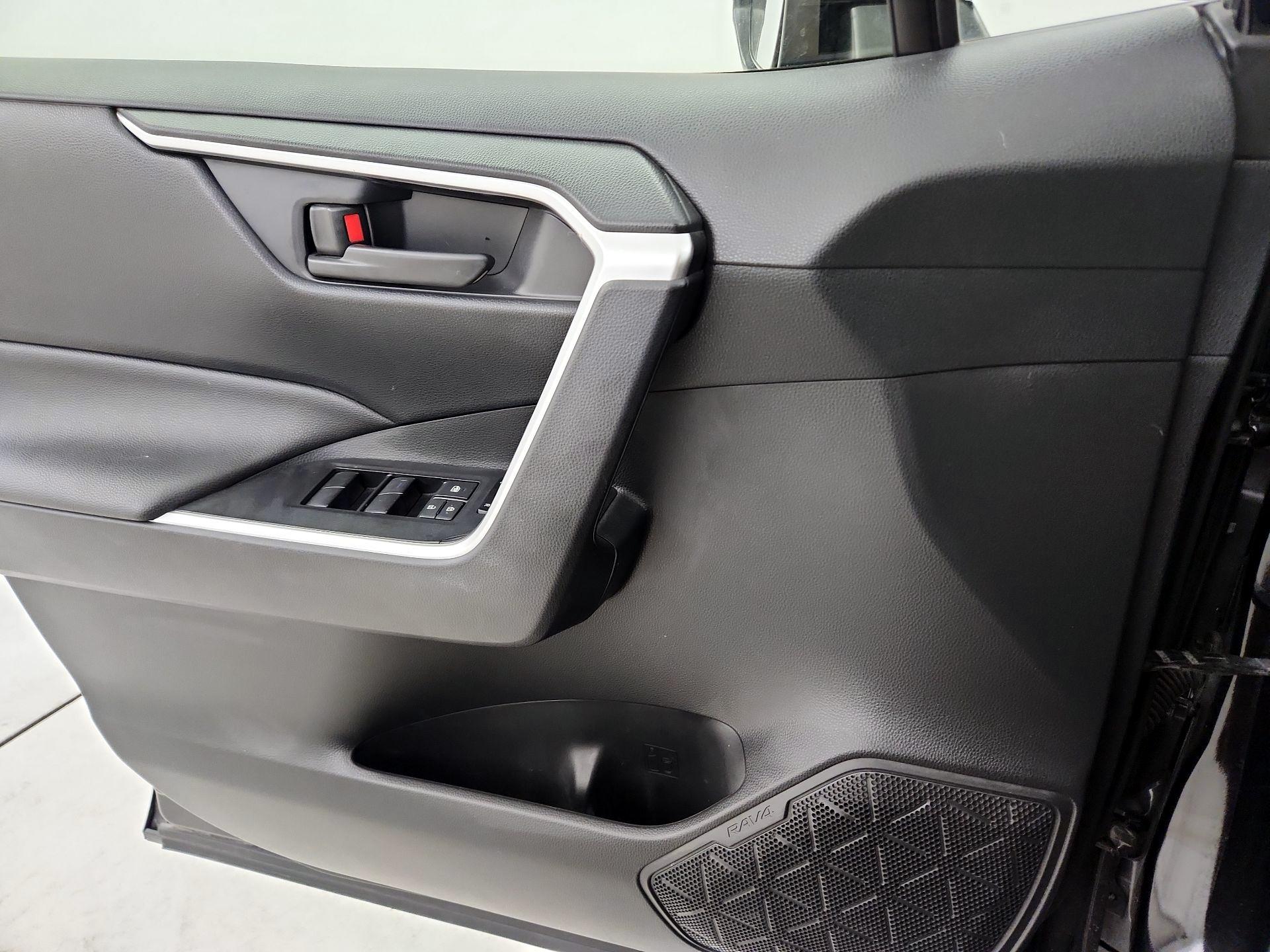 Thumbnail: 2019 Toyota RAV4 - 12