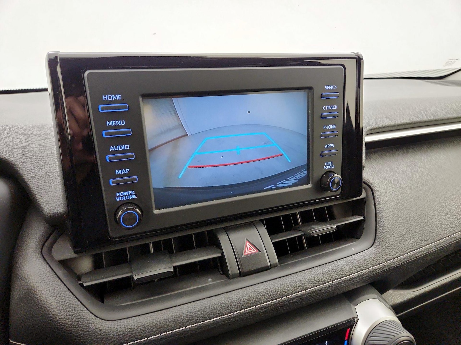 2019 Toyota RAV4 LE - Photo 15