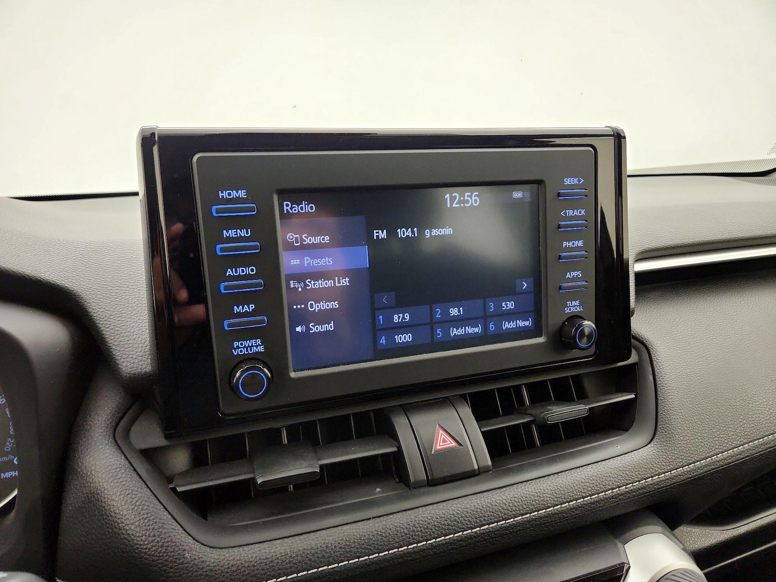 2019 Toyota RAV4 LE - Photo 16
