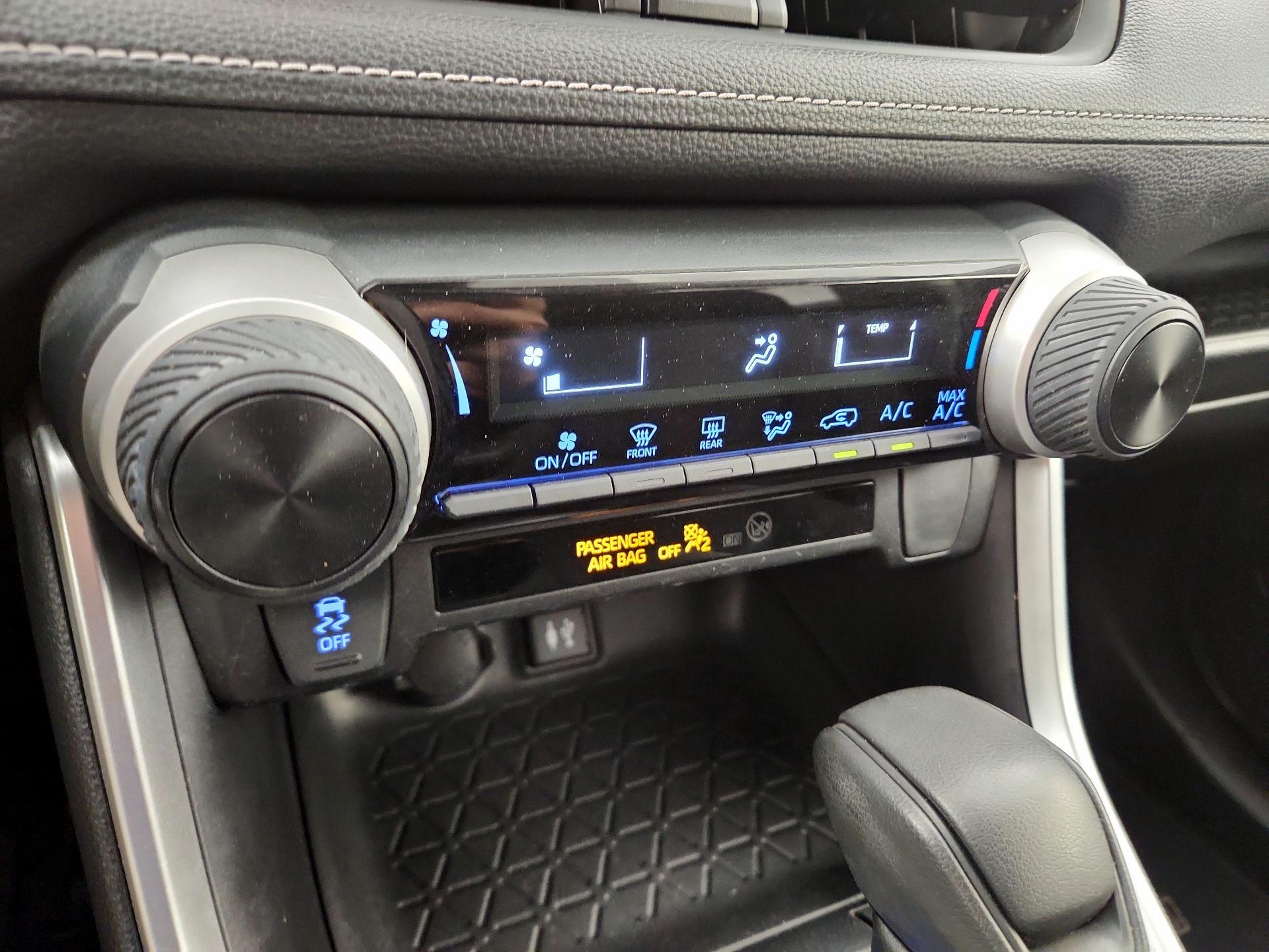 Thumbnail: 2019 Toyota RAV4 - 16