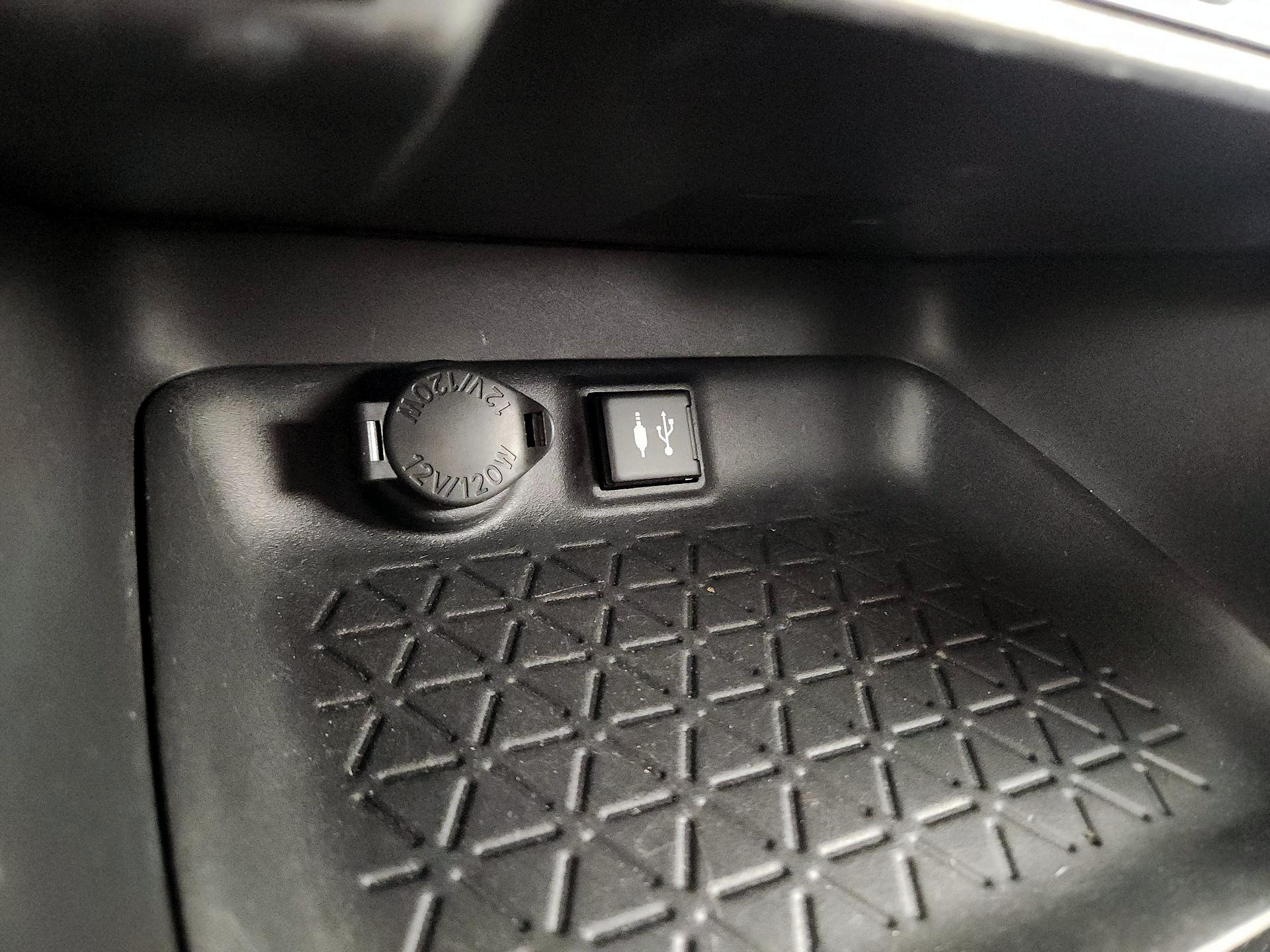 Thumbnail: 2019 Toyota RAV4 - 18