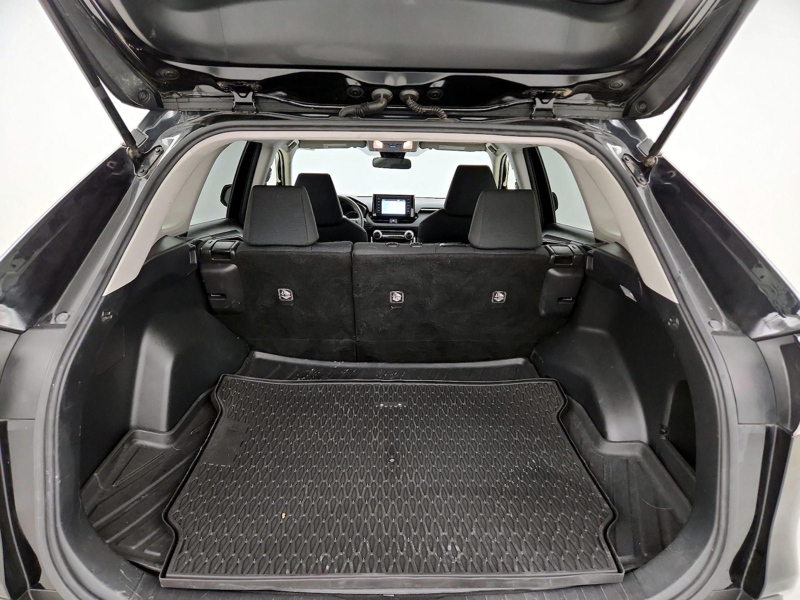 2019 Toyota RAV4 LE - Photo 21
