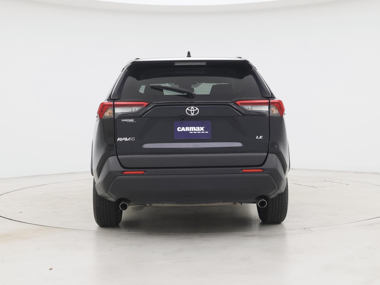 2019 Toyota RAV4 LE - Photo 7