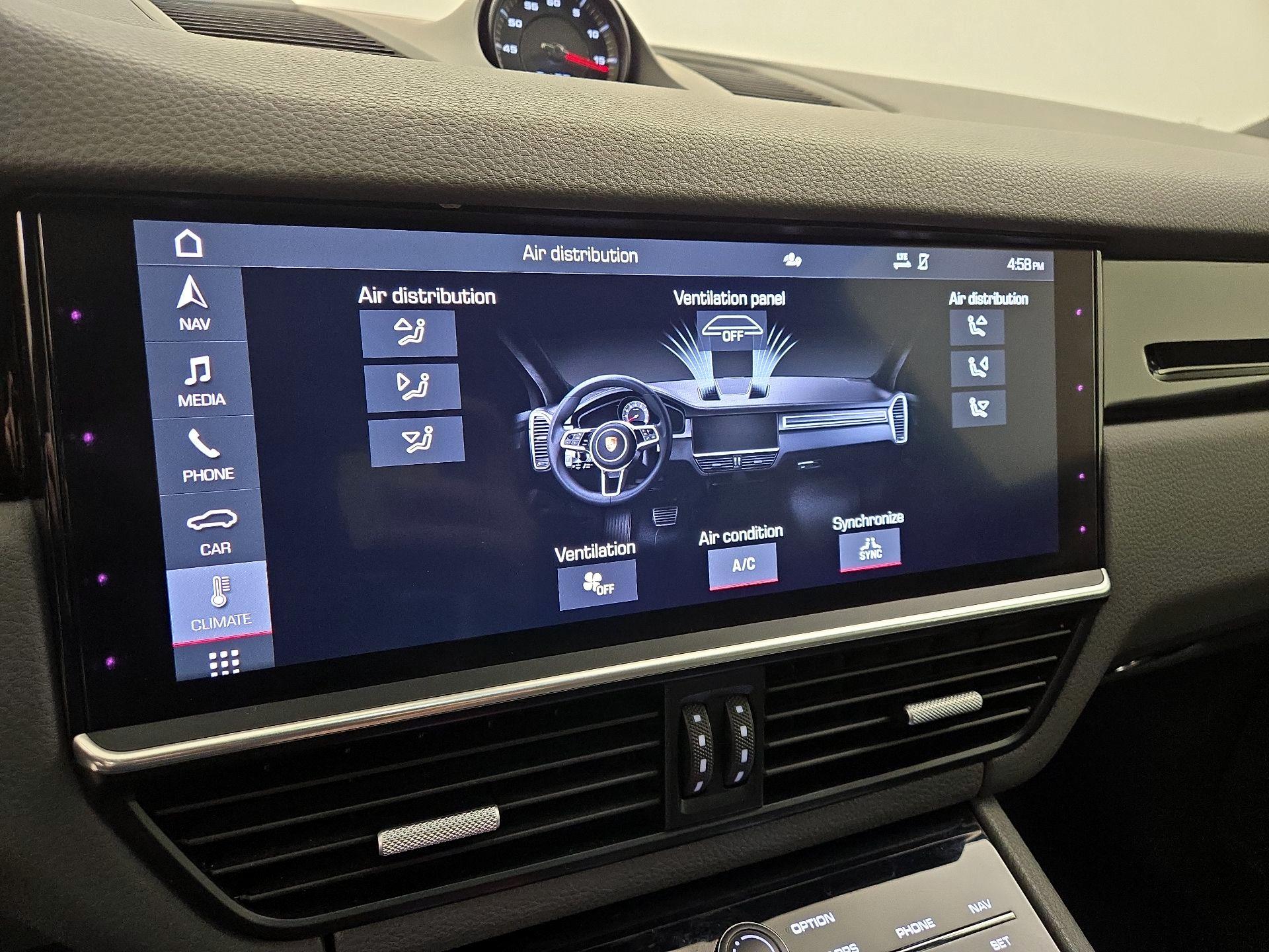 Thumbnail: 2020 Porsche Cayenne - 17