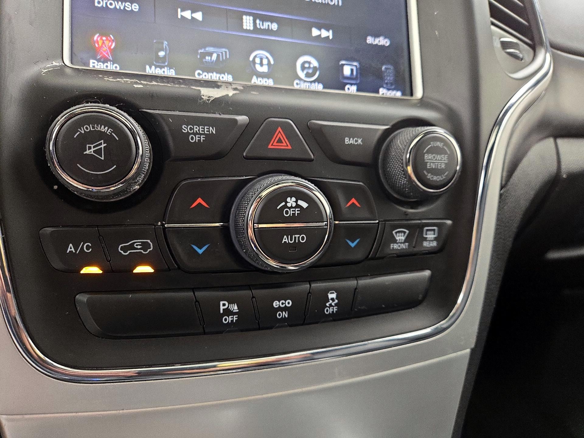 Thumbnail: 2015 Jeep Grand Cherokee - 16